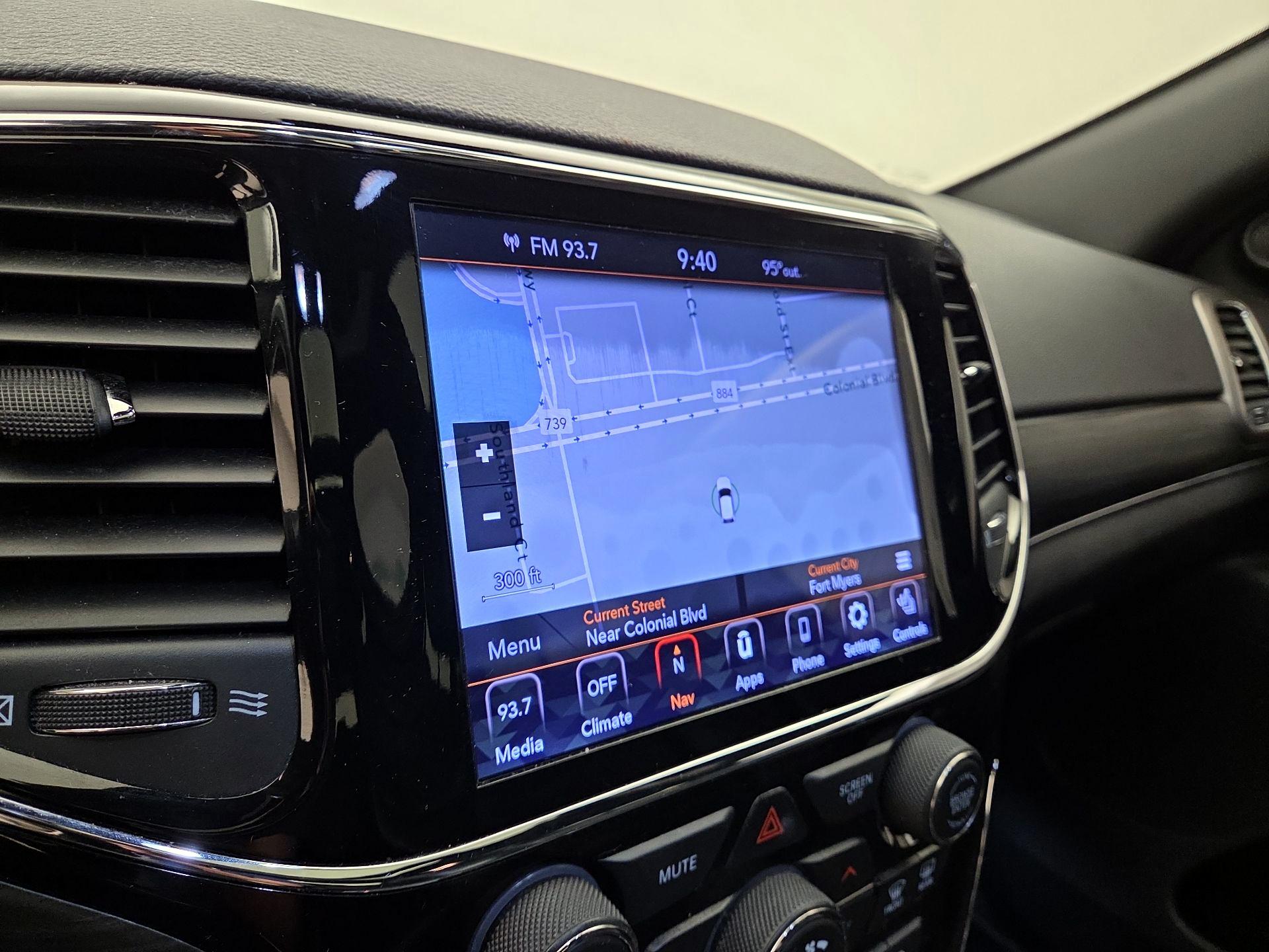 Thumbnail: 2020 Jeep Grand Cherokee - 14
