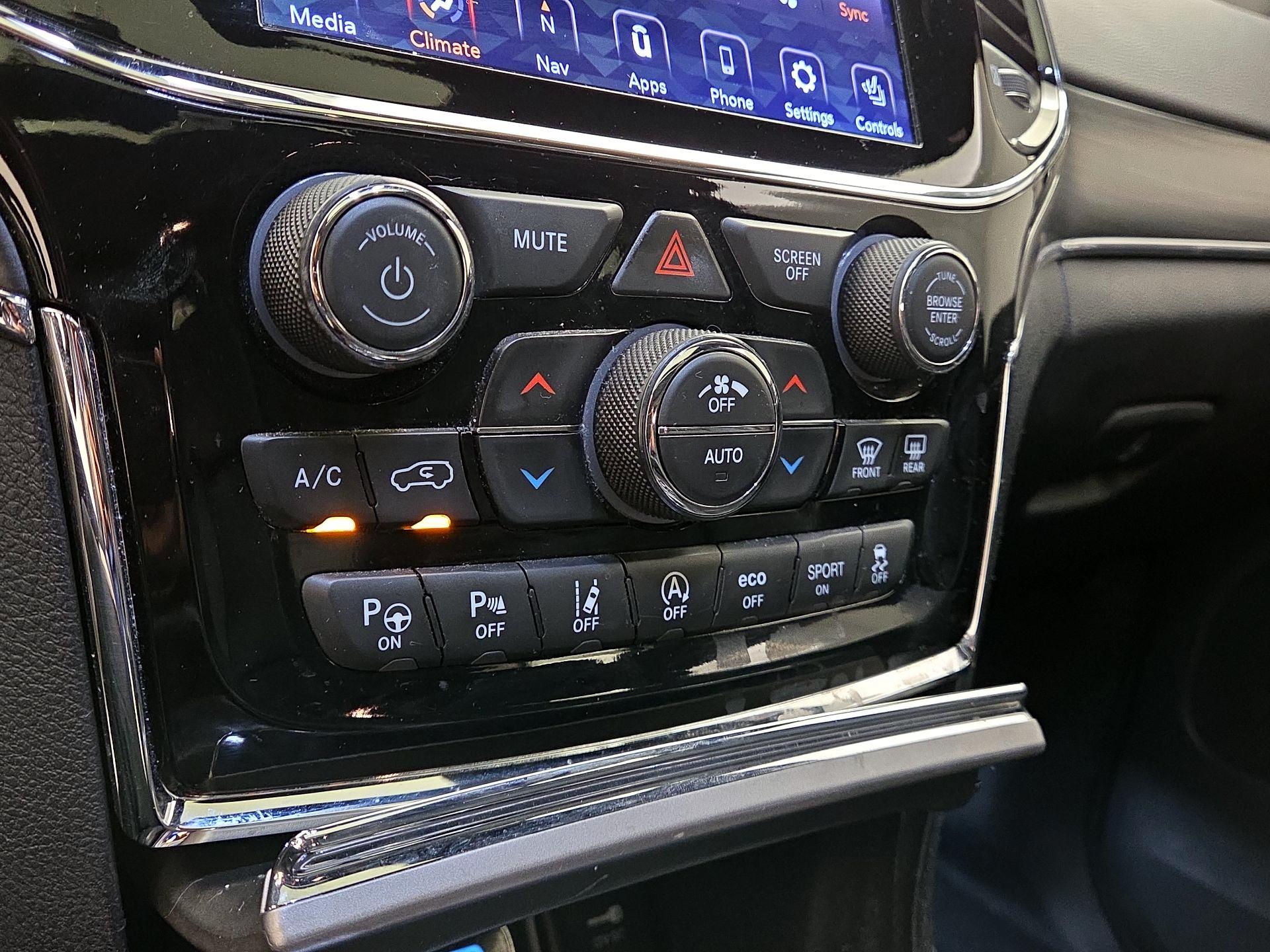 Thumbnail: 2020 Jeep Grand Cherokee - 17