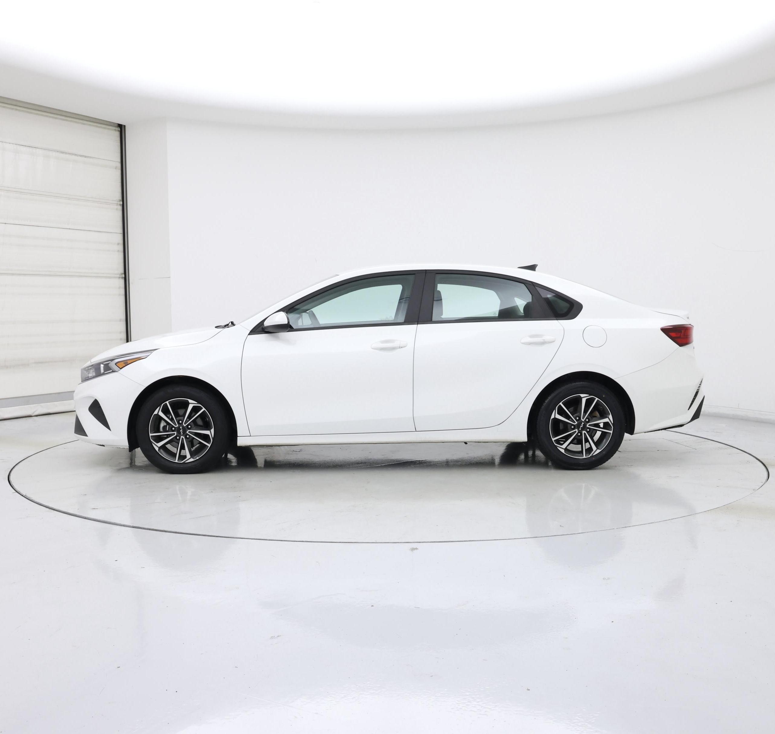 Thumbnail: 2024 Kia Forte - 3