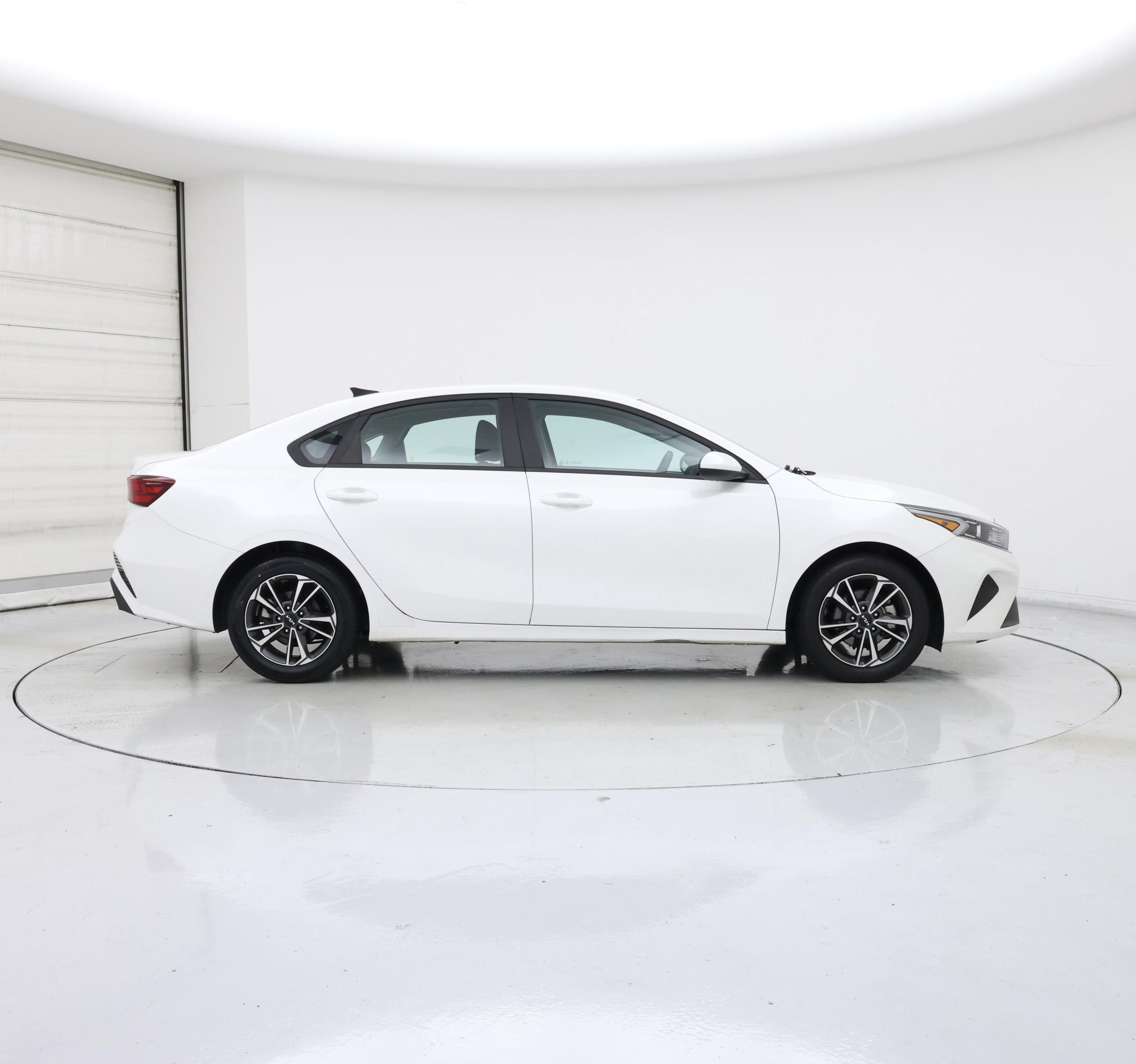 Thumbnail: 2024 Kia Forte - 7