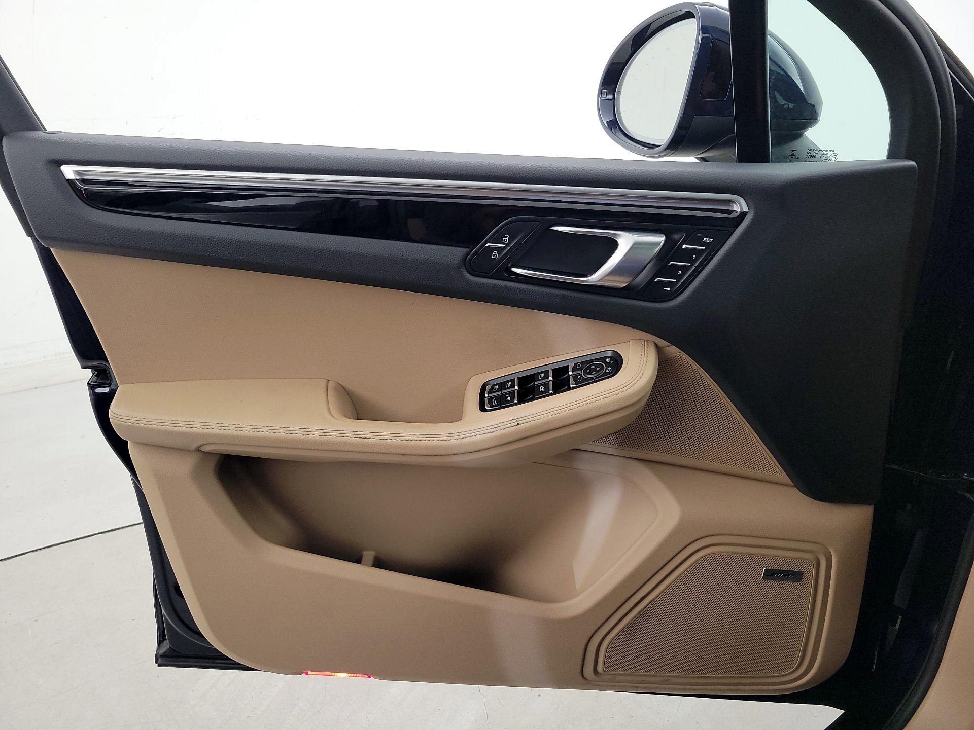 Thumbnail: 2020 Porsche Macan - 12