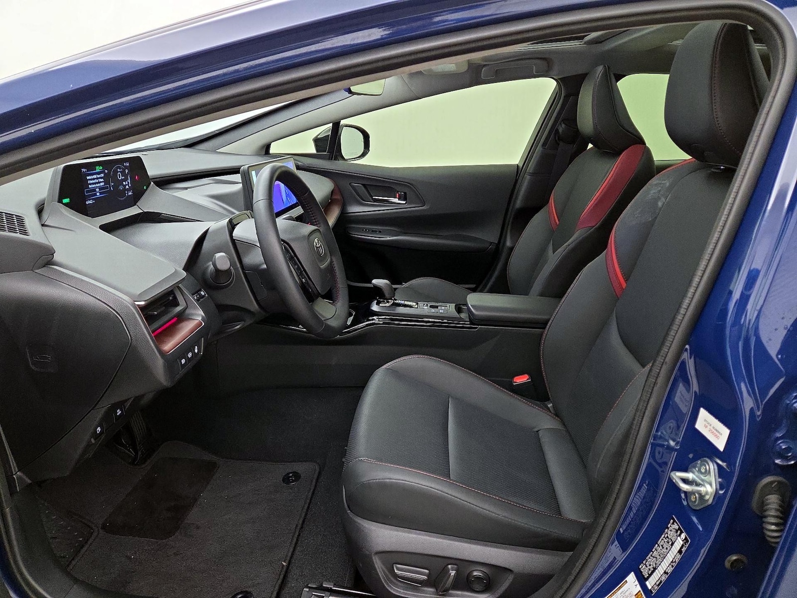 2025 Toyota Prius XSE - Photo 12