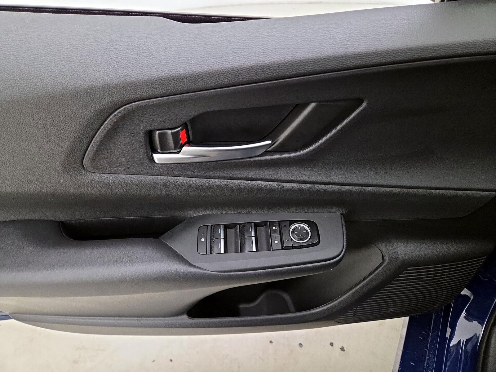 2025 Toyota Prius XSE - Photo 13