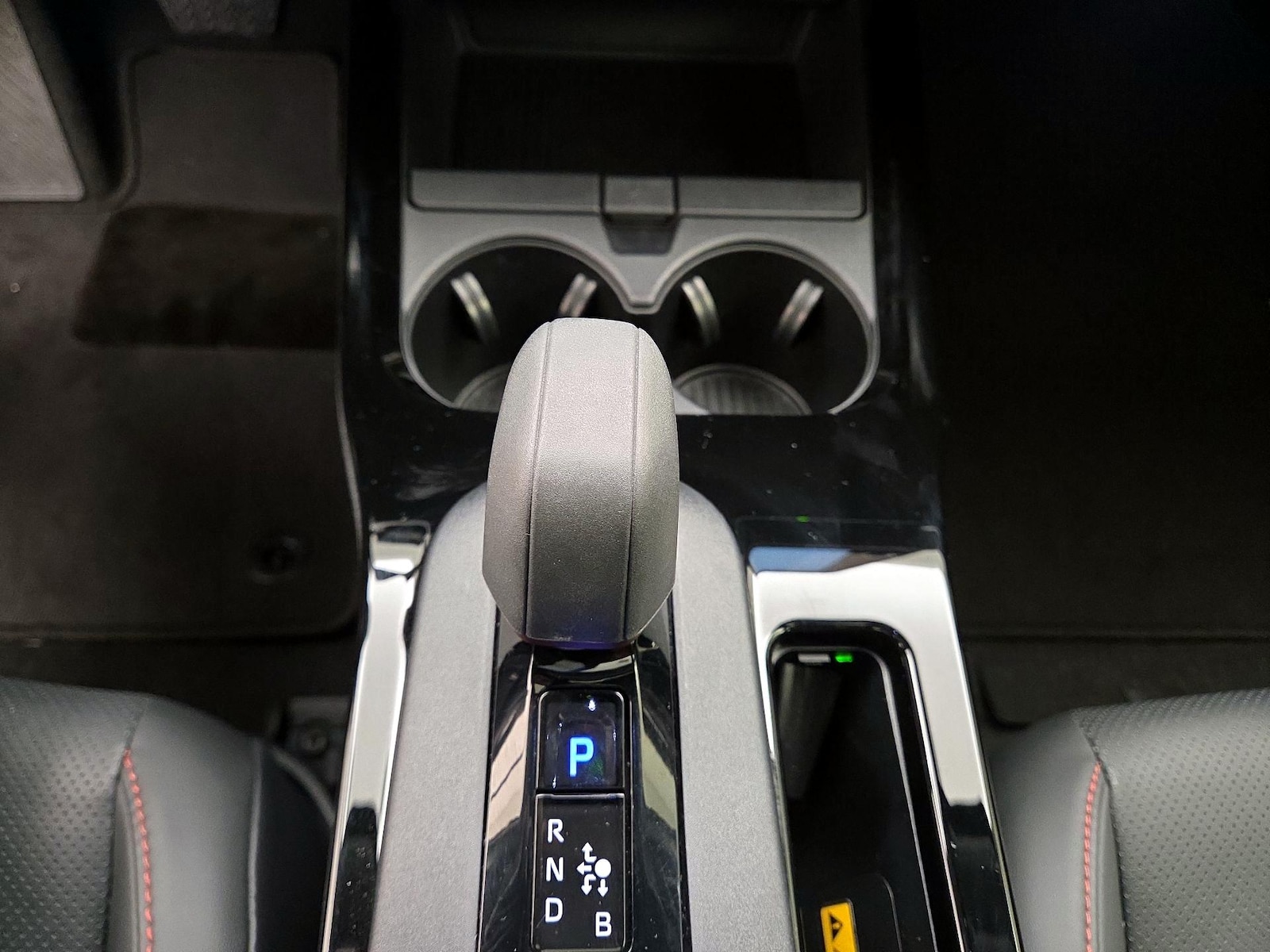 2025 Toyota Prius XSE - Photo 18
