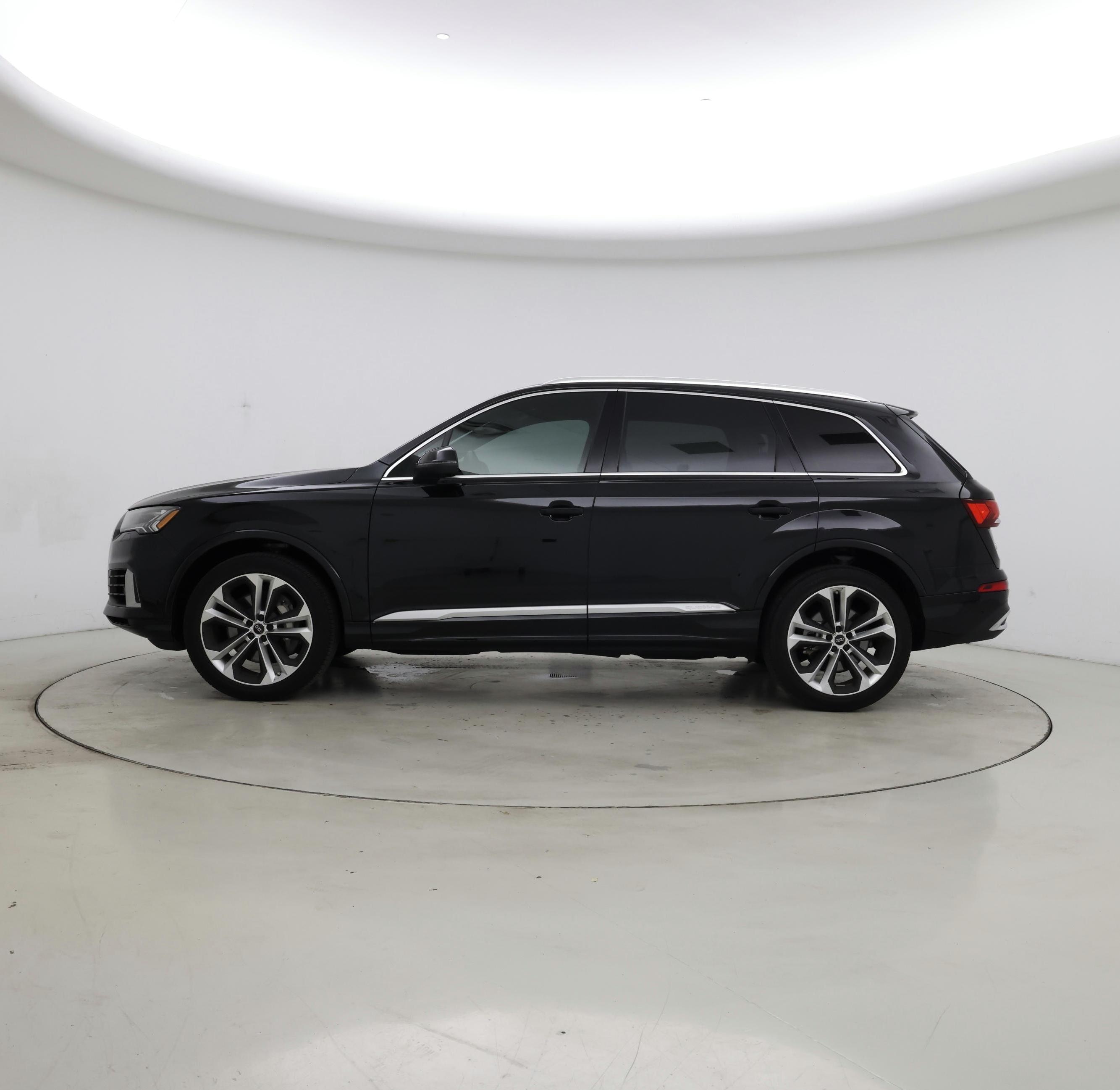 Thumbnail: 2023 Audi Q7 - 3