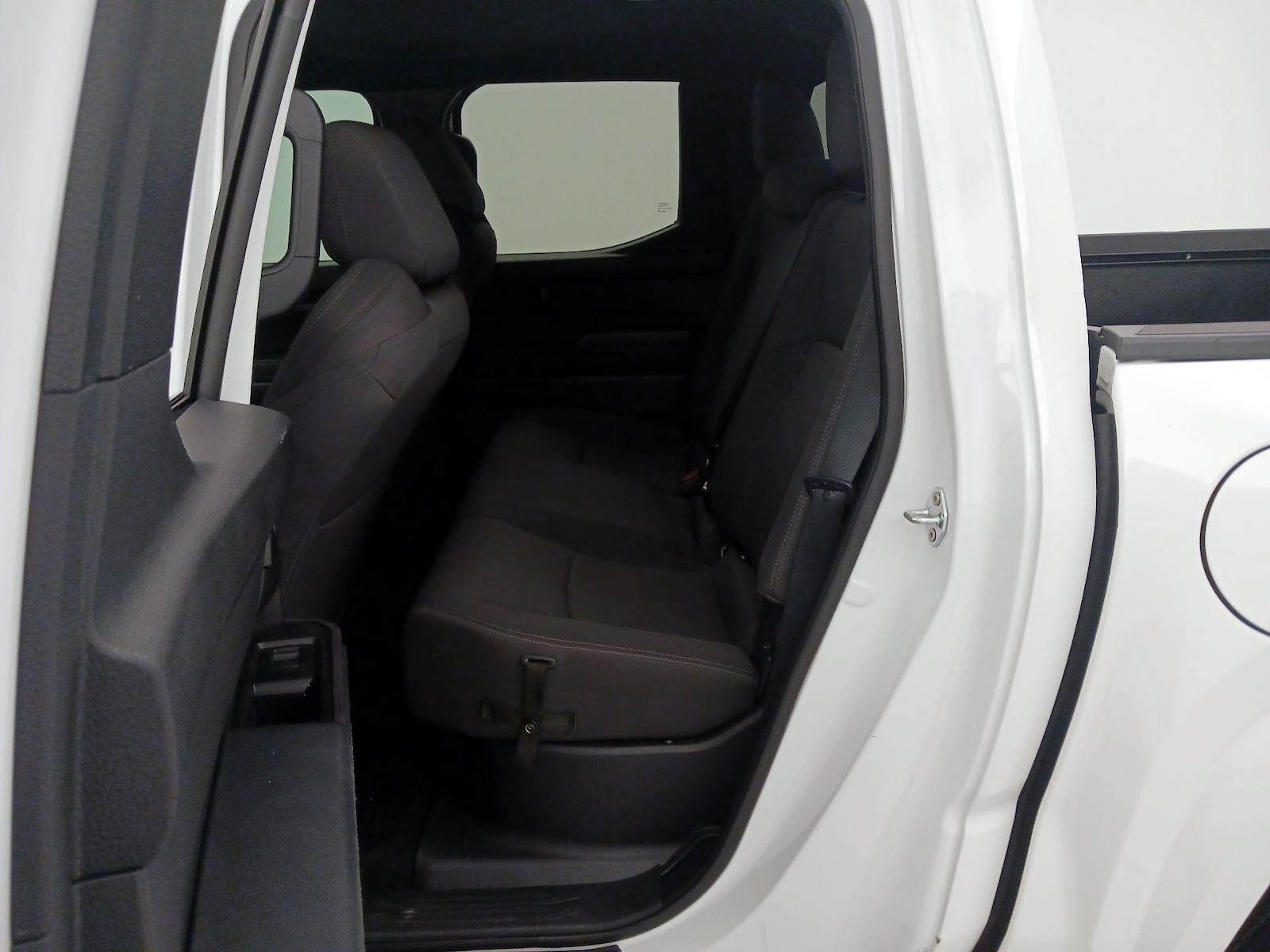 2024 Toyota Tacoma SR5 - Photo 20
