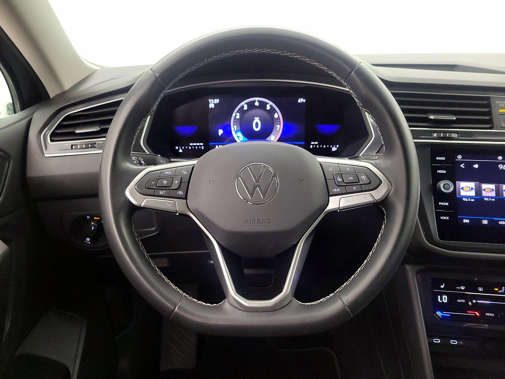 Thumbnail: 2023 Volkswagen Tiguan - 10