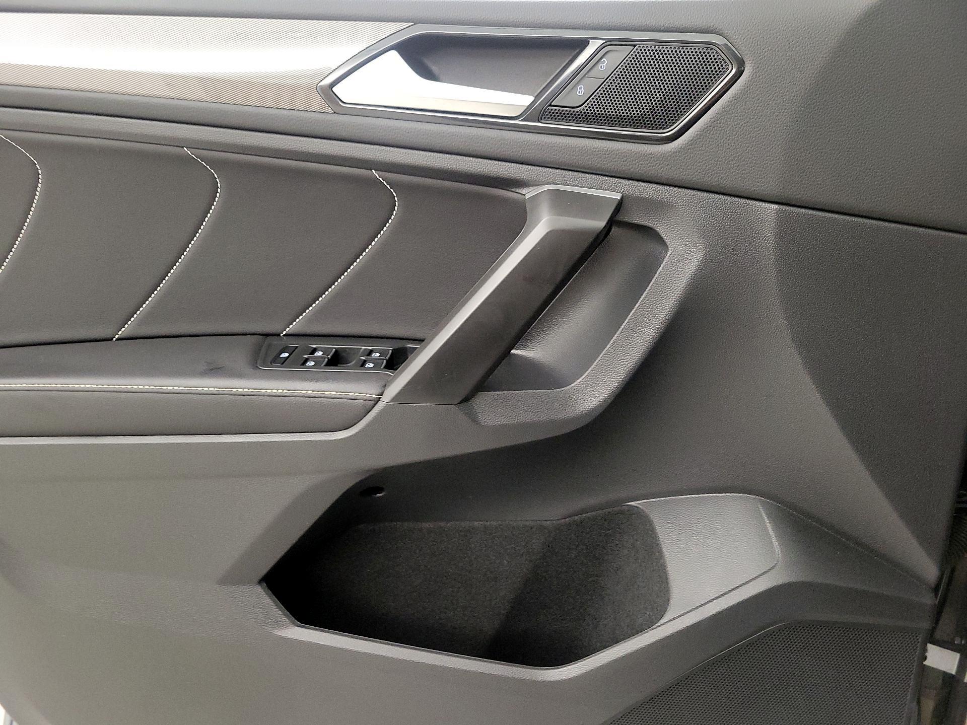 Thumbnail: 2023 Volkswagen Tiguan - 12
