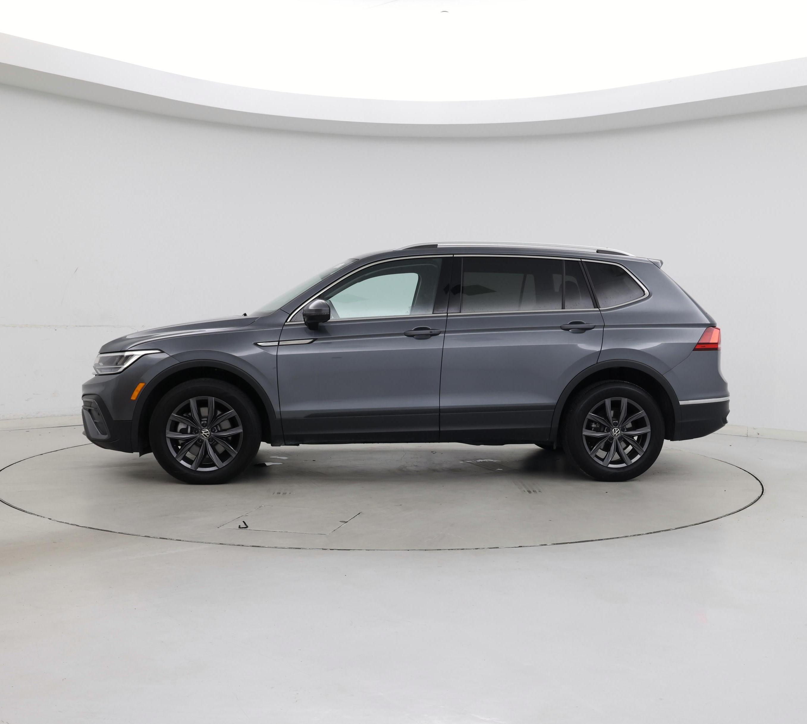 Thumbnail: 2023 Volkswagen Tiguan - 3