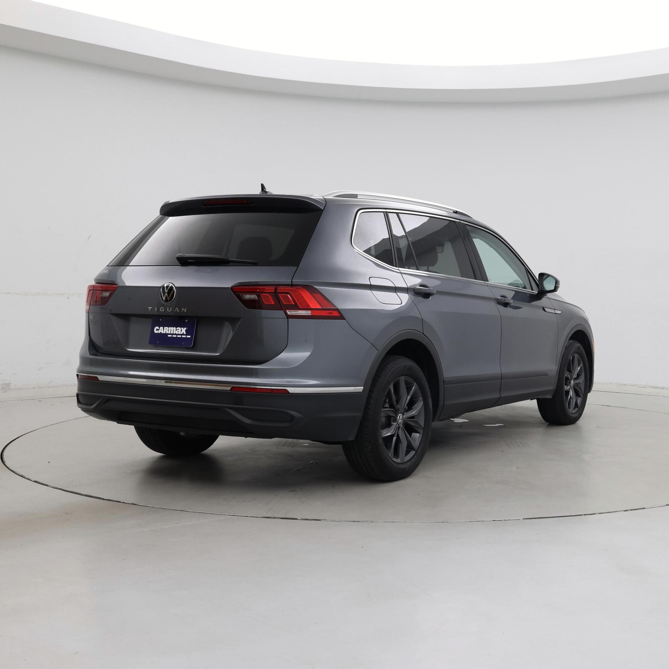 Thumbnail: 2023 Volkswagen Tiguan - 8