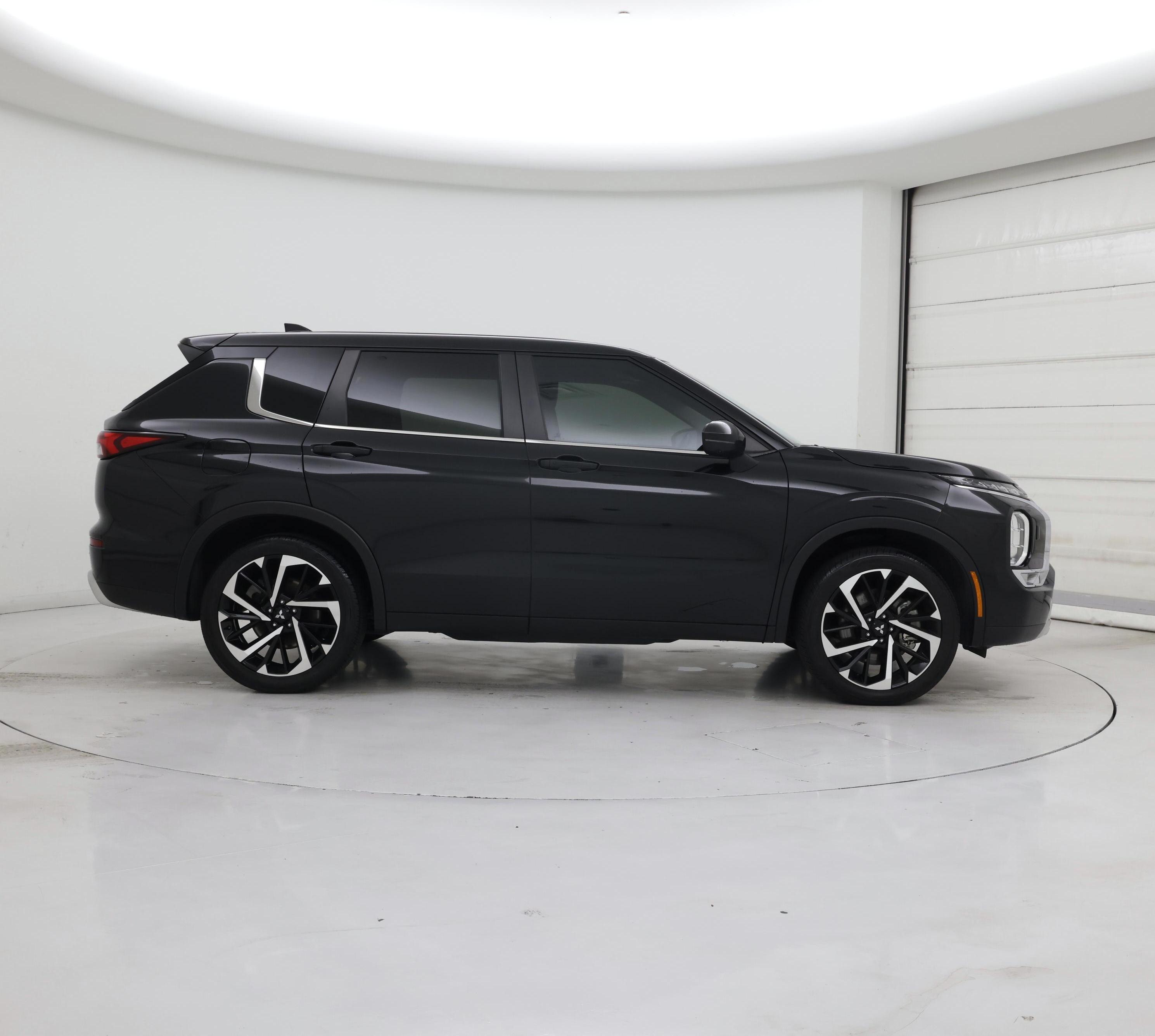 Thumbnail: 2024 Mitsubishi Outlander - 7