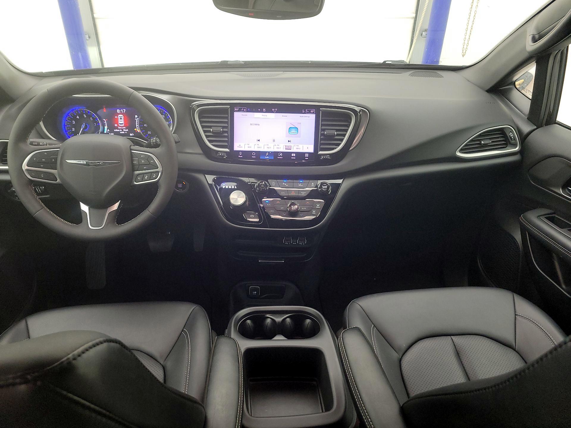 Thumbnail: 2025 Chrysler Pacifica - 9