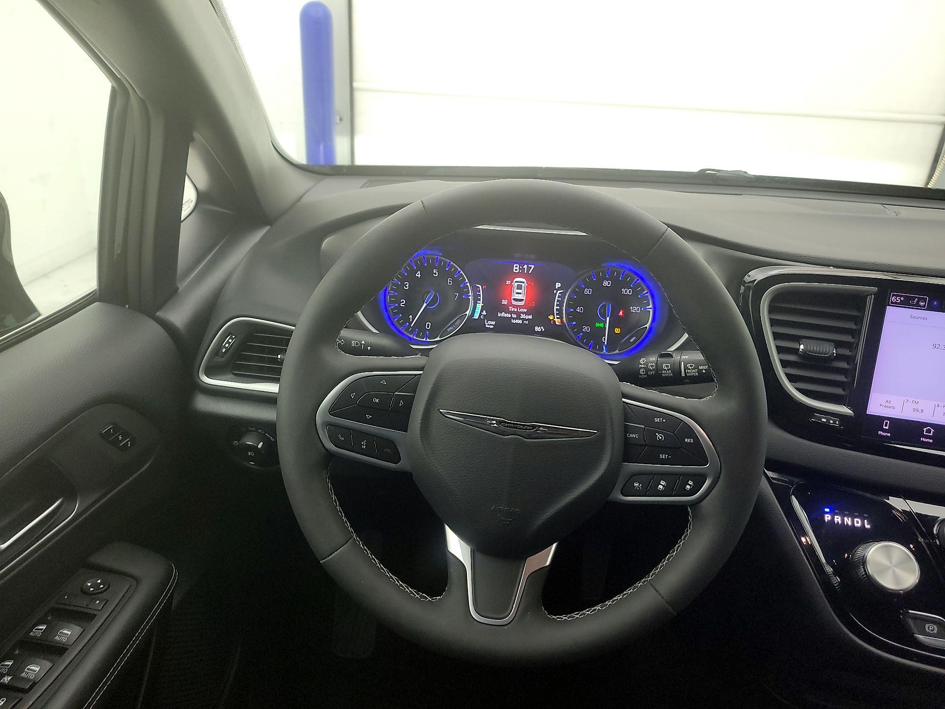 Thumbnail: 2025 Chrysler Pacifica - 10
