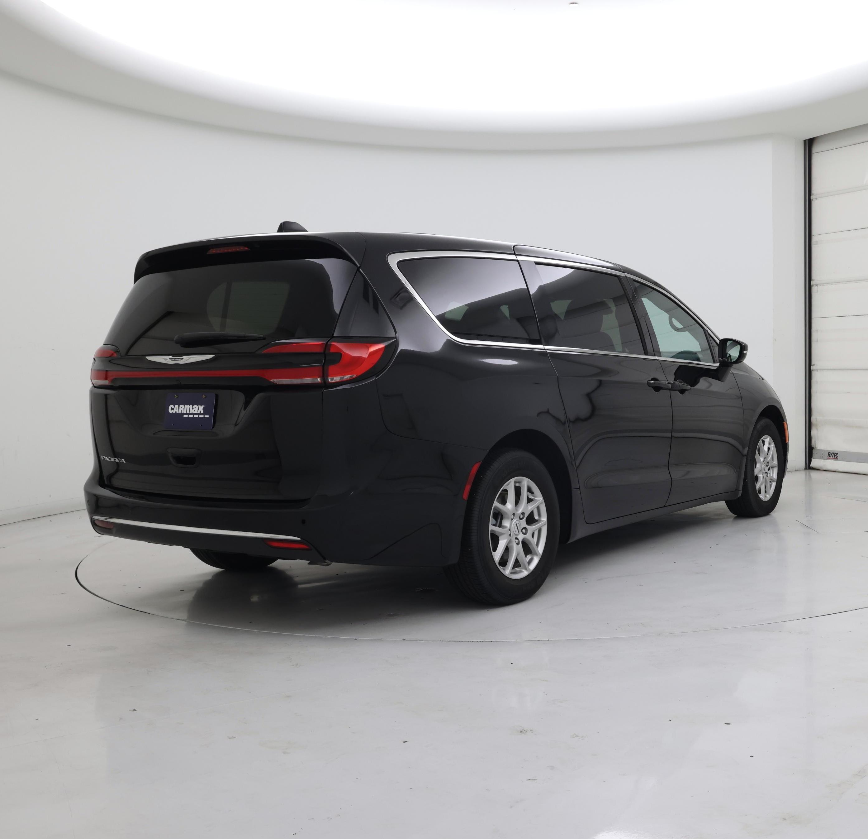 Thumbnail: 2025 Chrysler Pacifica - 8