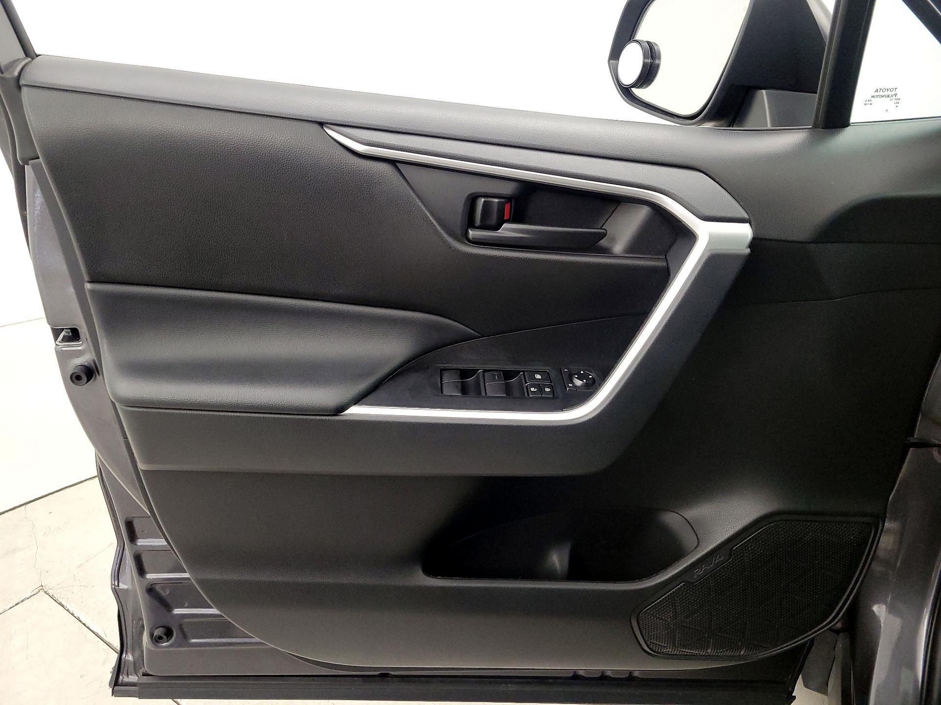 Thumbnail: 2022 Toyota RAV4 - 12