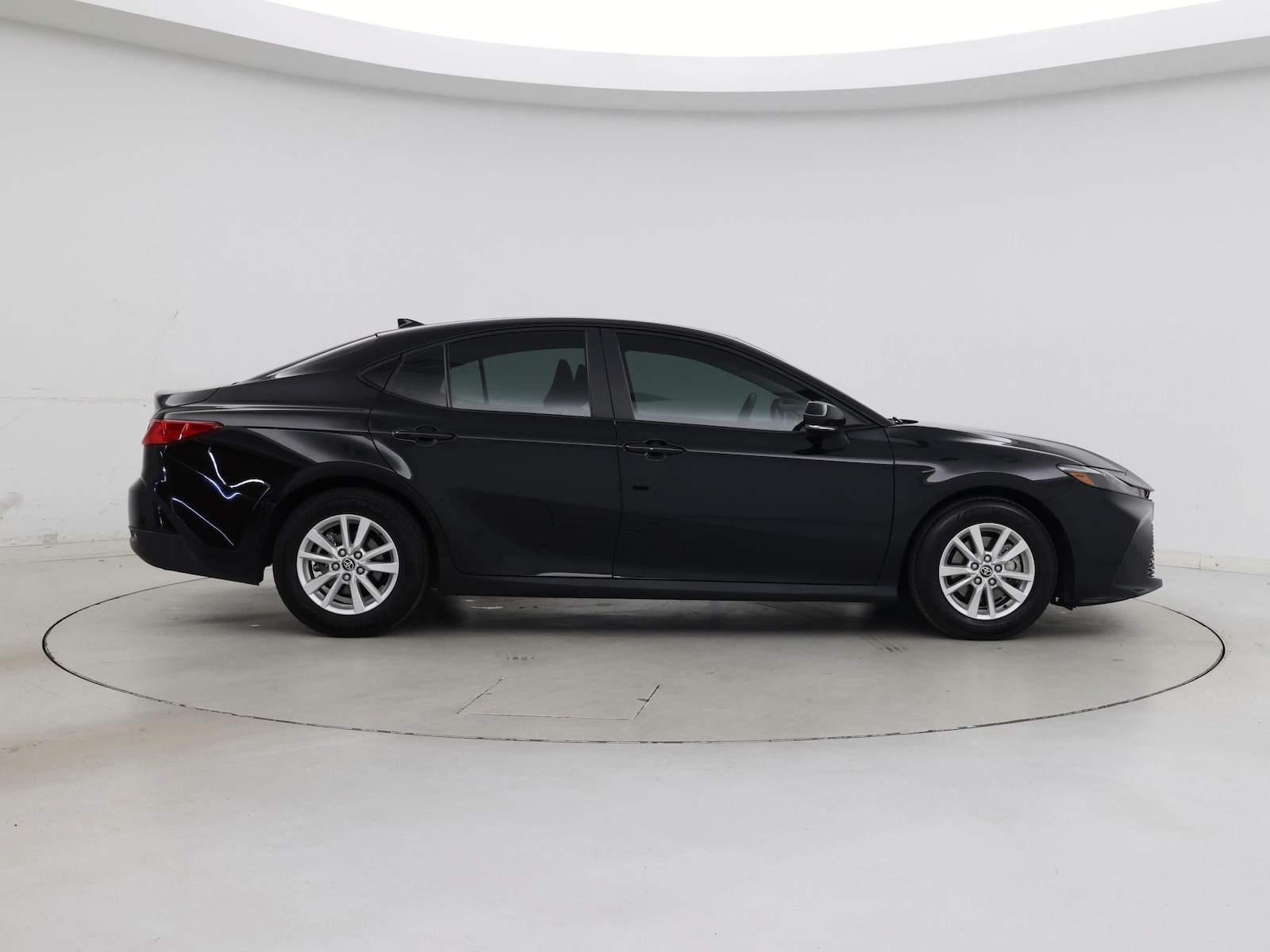2025 Toyota Camry LE - Photo 8