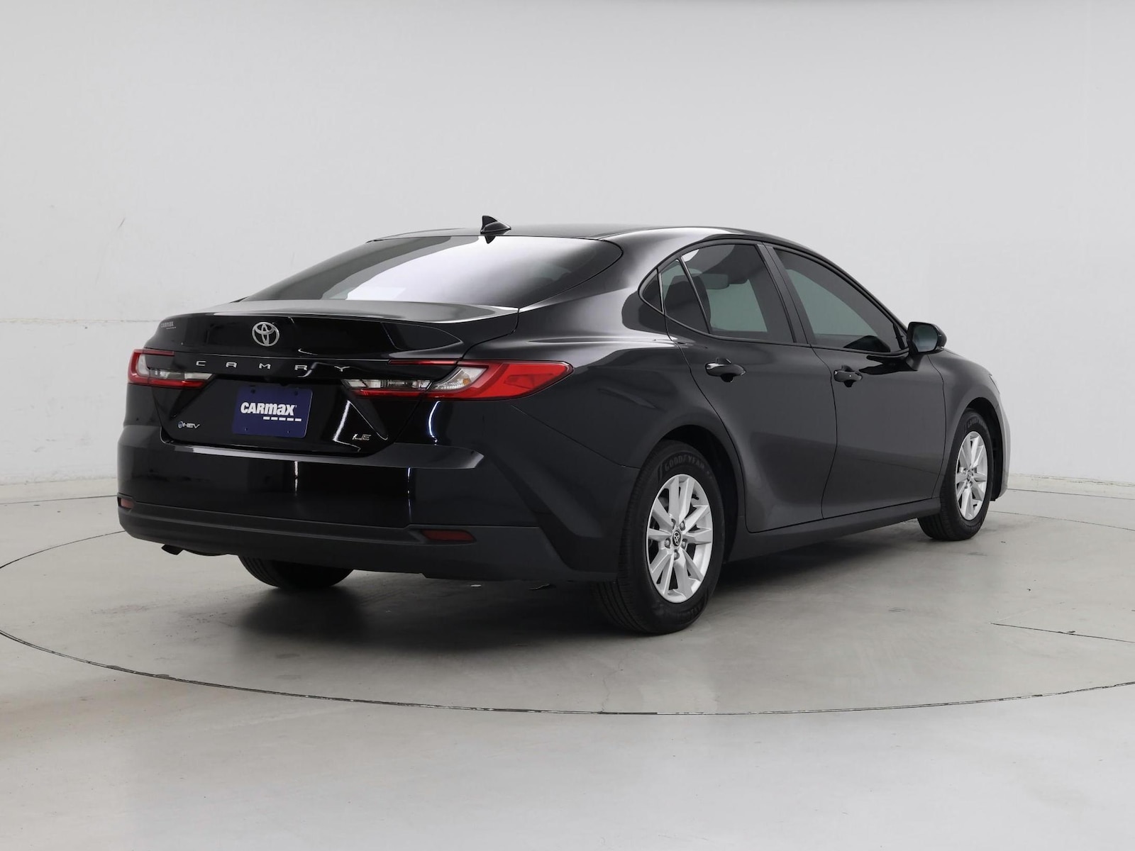 2025 Toyota Camry LE - Photo 9