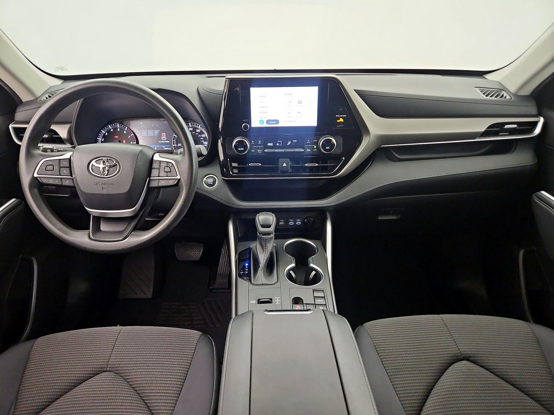 Thumbnail: 2023 Toyota Highlander - 9