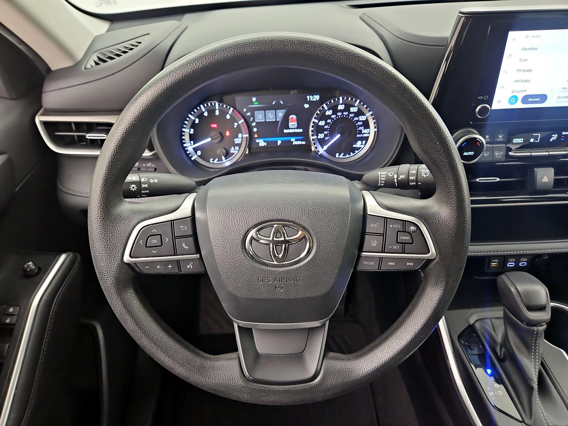 Thumbnail: 2023 Toyota Highlander - 10