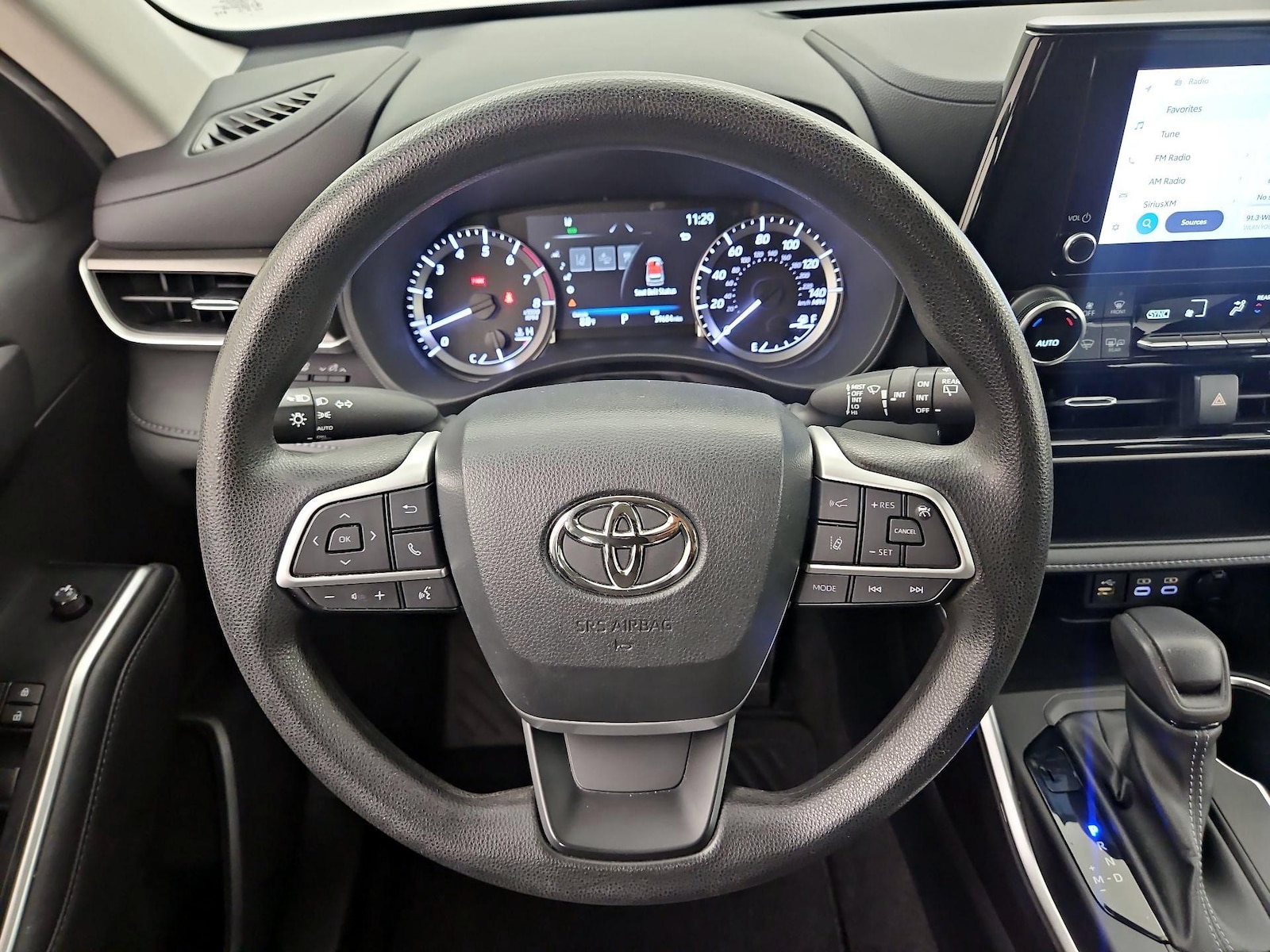 2023 Toyota Highlander L - Photo 11