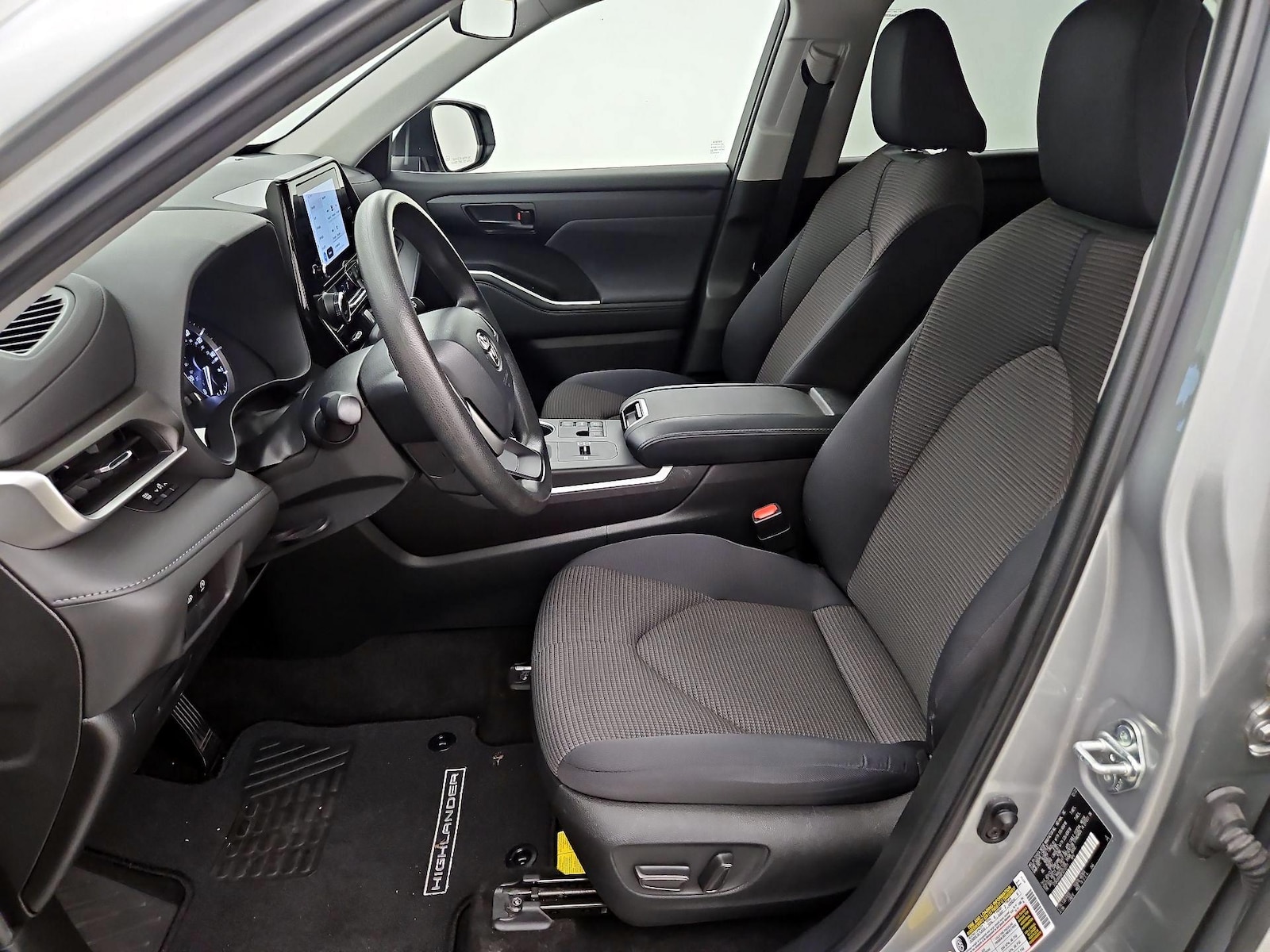 2023 Toyota Highlander L - Photo 12