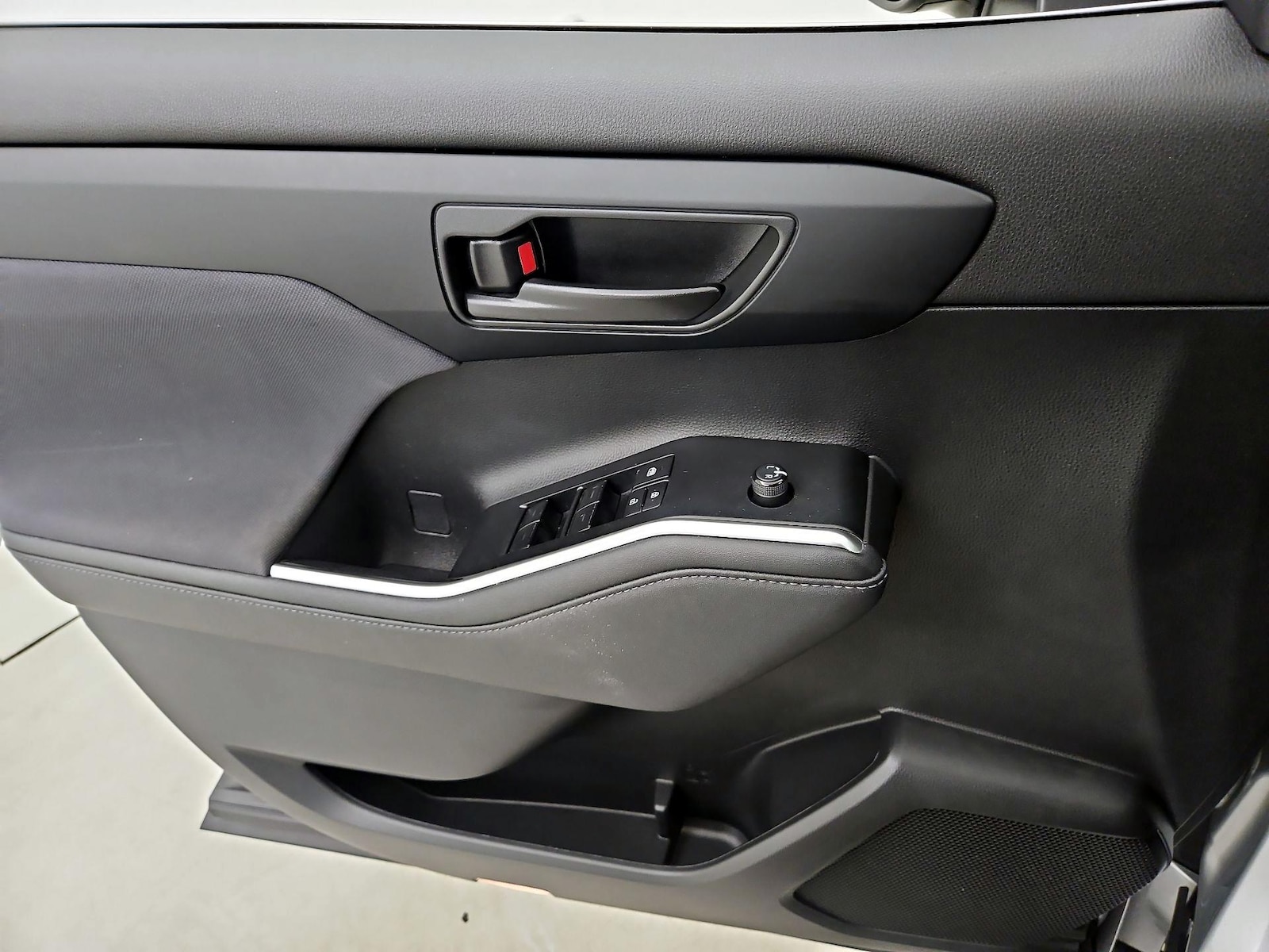 2023 Toyota Highlander L - Photo 13