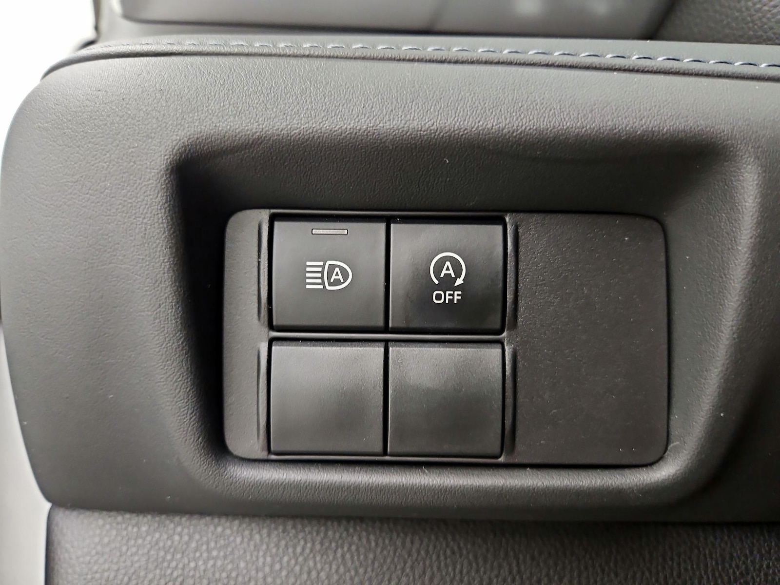 2023 Toyota Highlander L - Photo 14