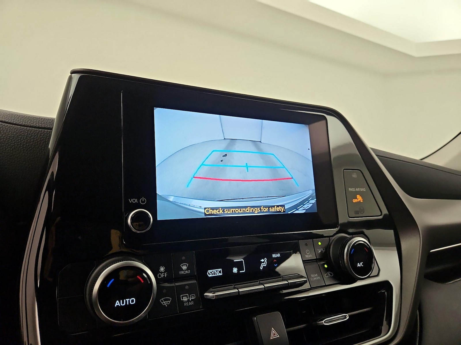 2023 Toyota Highlander L - Photo 15