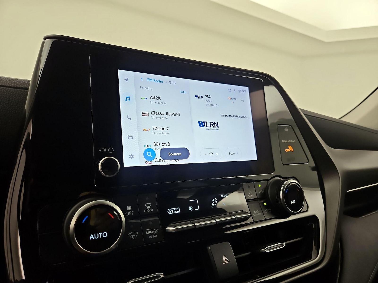 2023 Toyota Highlander L - Photo 16