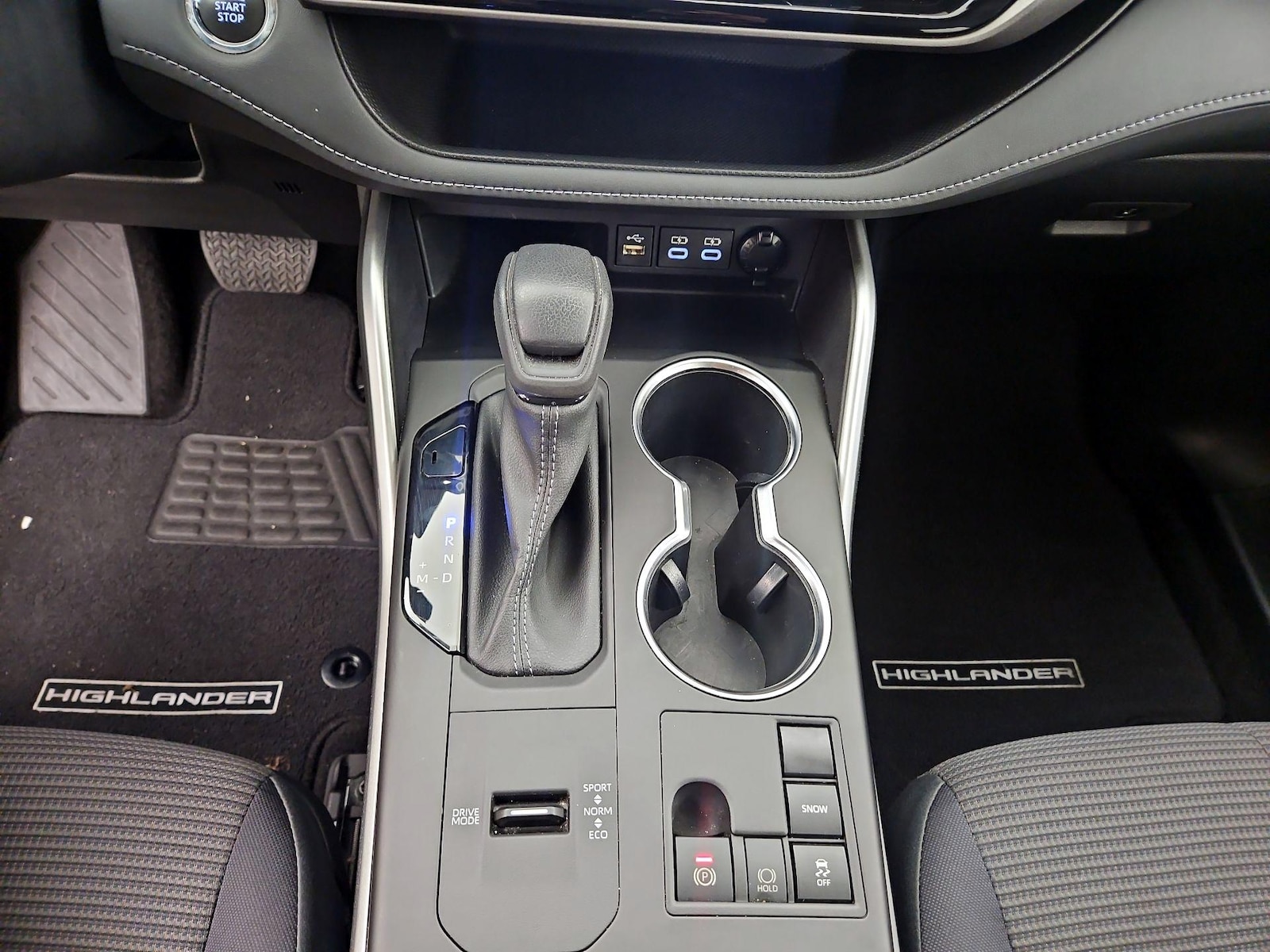 2023 Toyota Highlander L - Photo 18