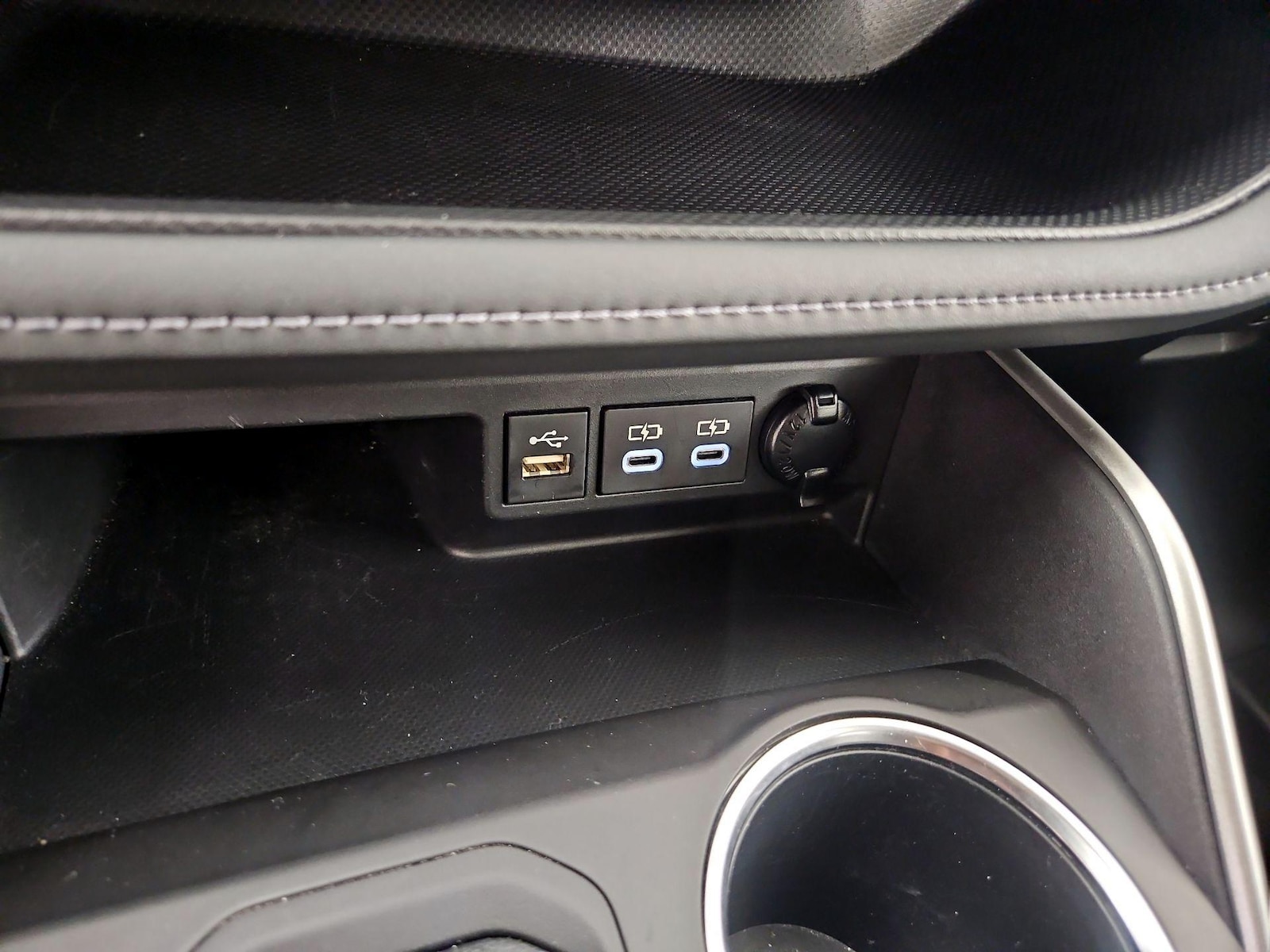 2023 Toyota Highlander L - Photo 19