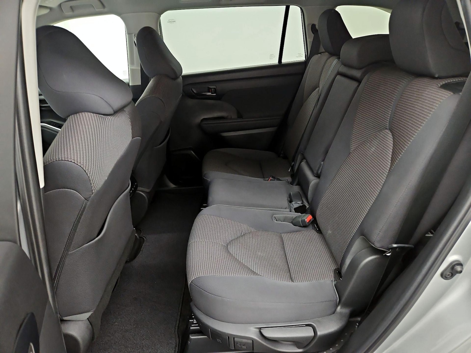 2023 Toyota Highlander L - Photo 20