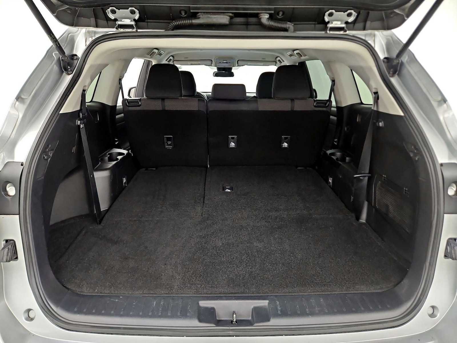 2023 Toyota Highlander L - Photo 23