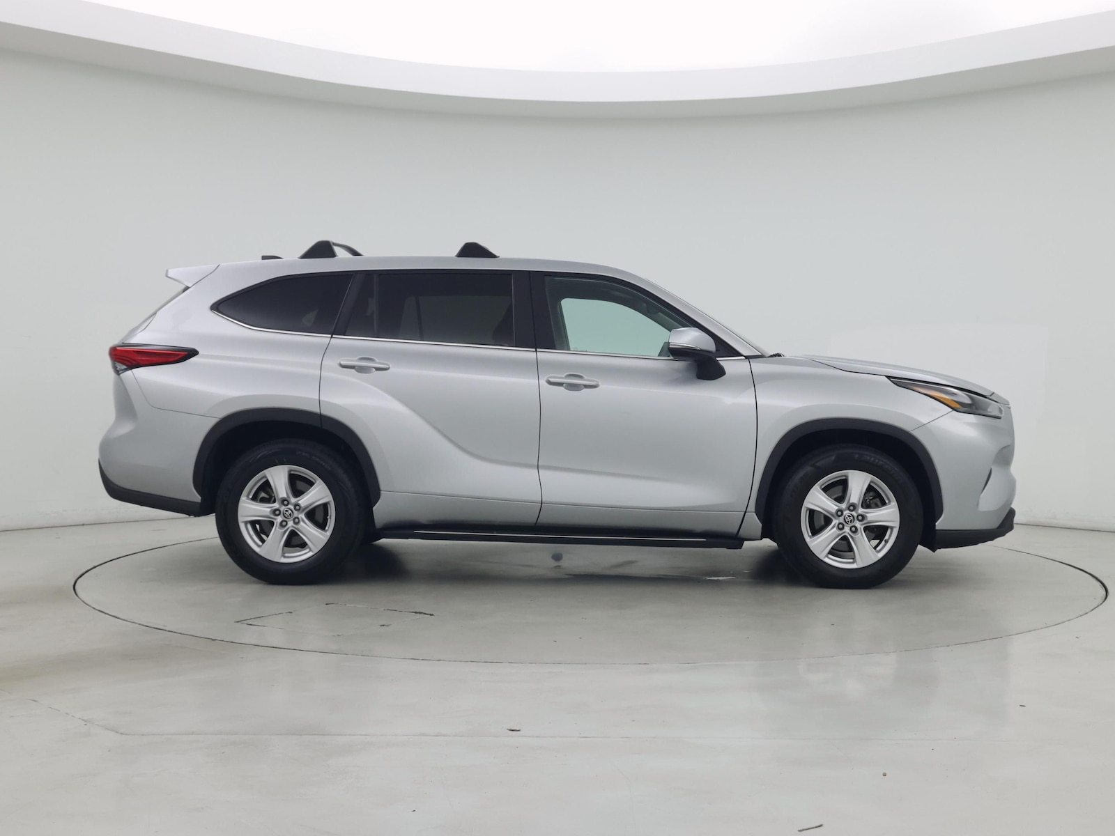 2023 Toyota Highlander L - Photo 8