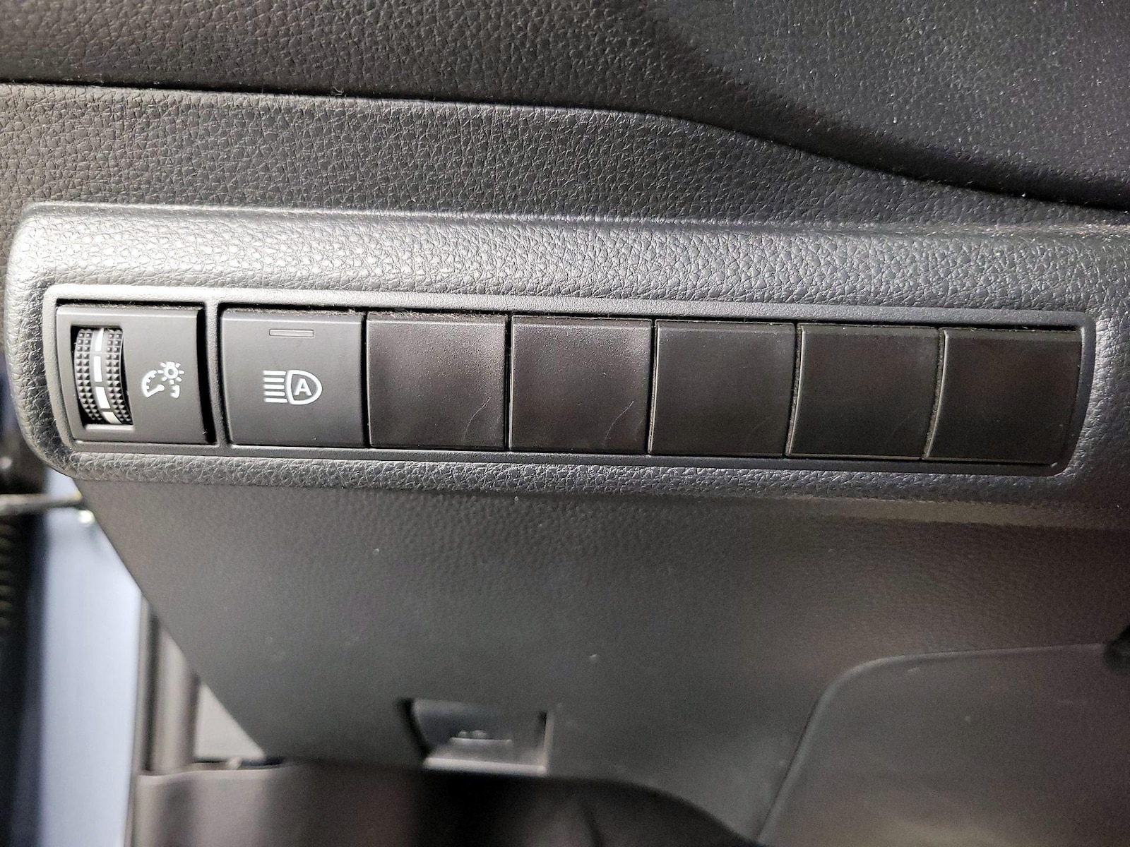 2024 Toyota Corolla LE - Photo 14