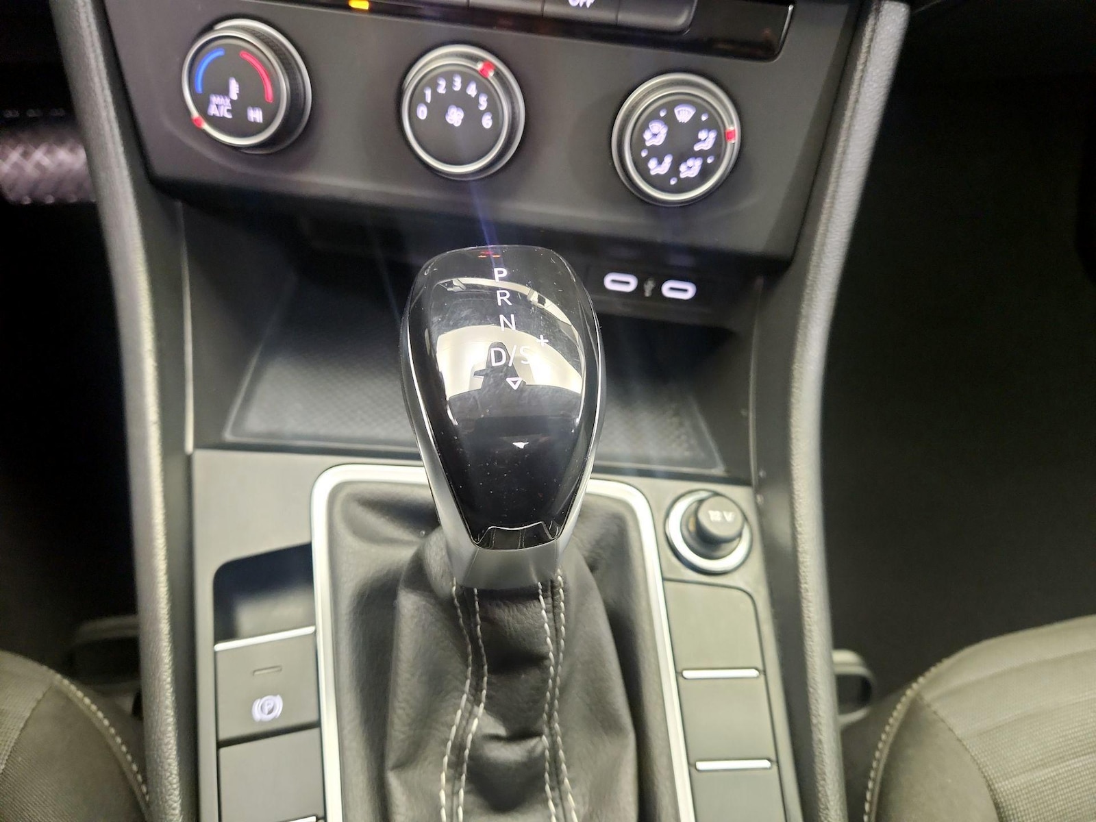 2024 Volkswagen Jetta S - Photo 9