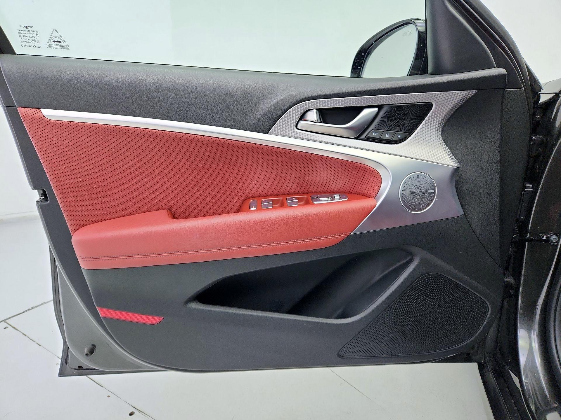 Thumbnail: 2023 Genesis G70 - 12