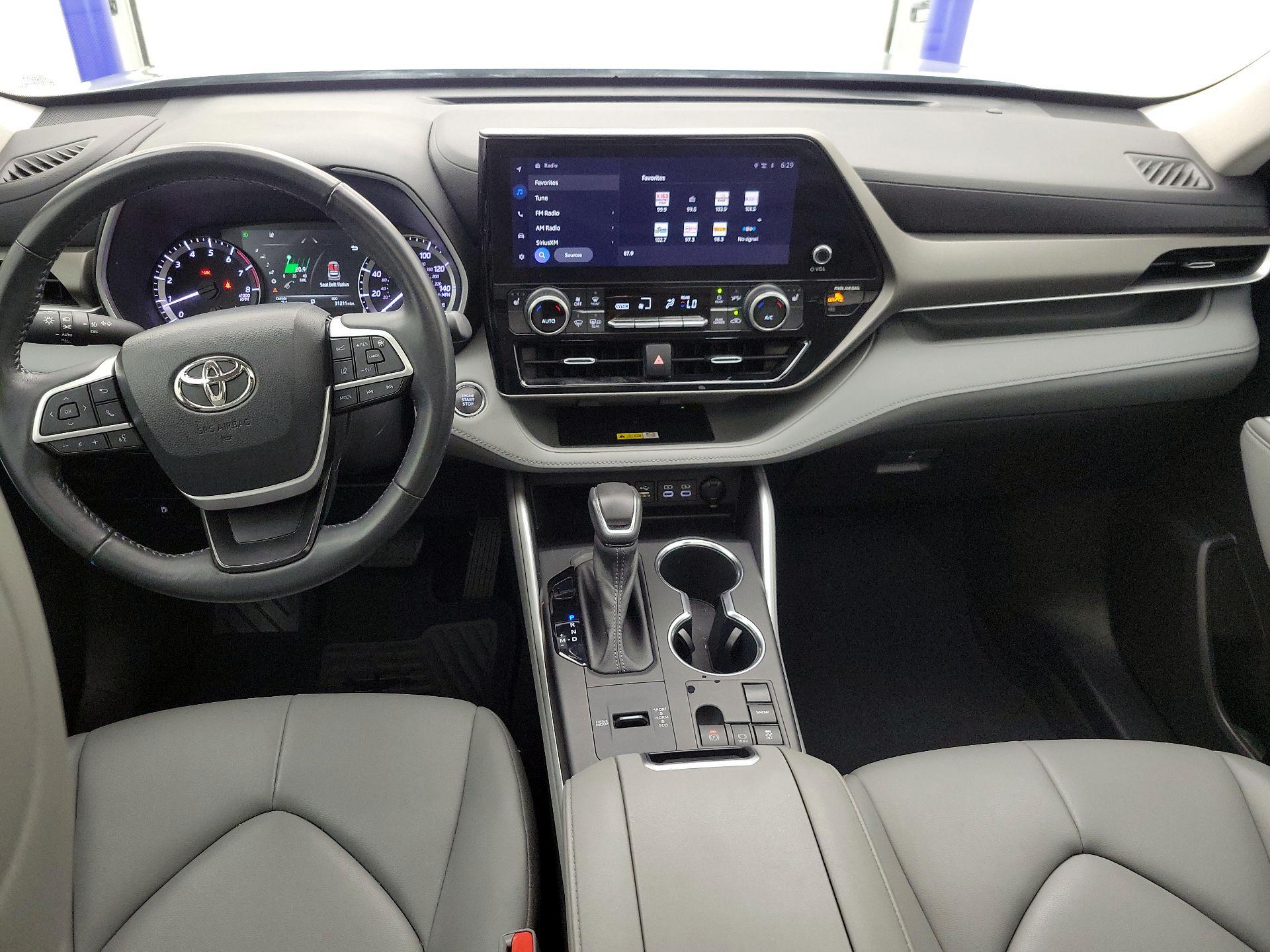 Thumbnail: 2023 Toyota Highlander - 9