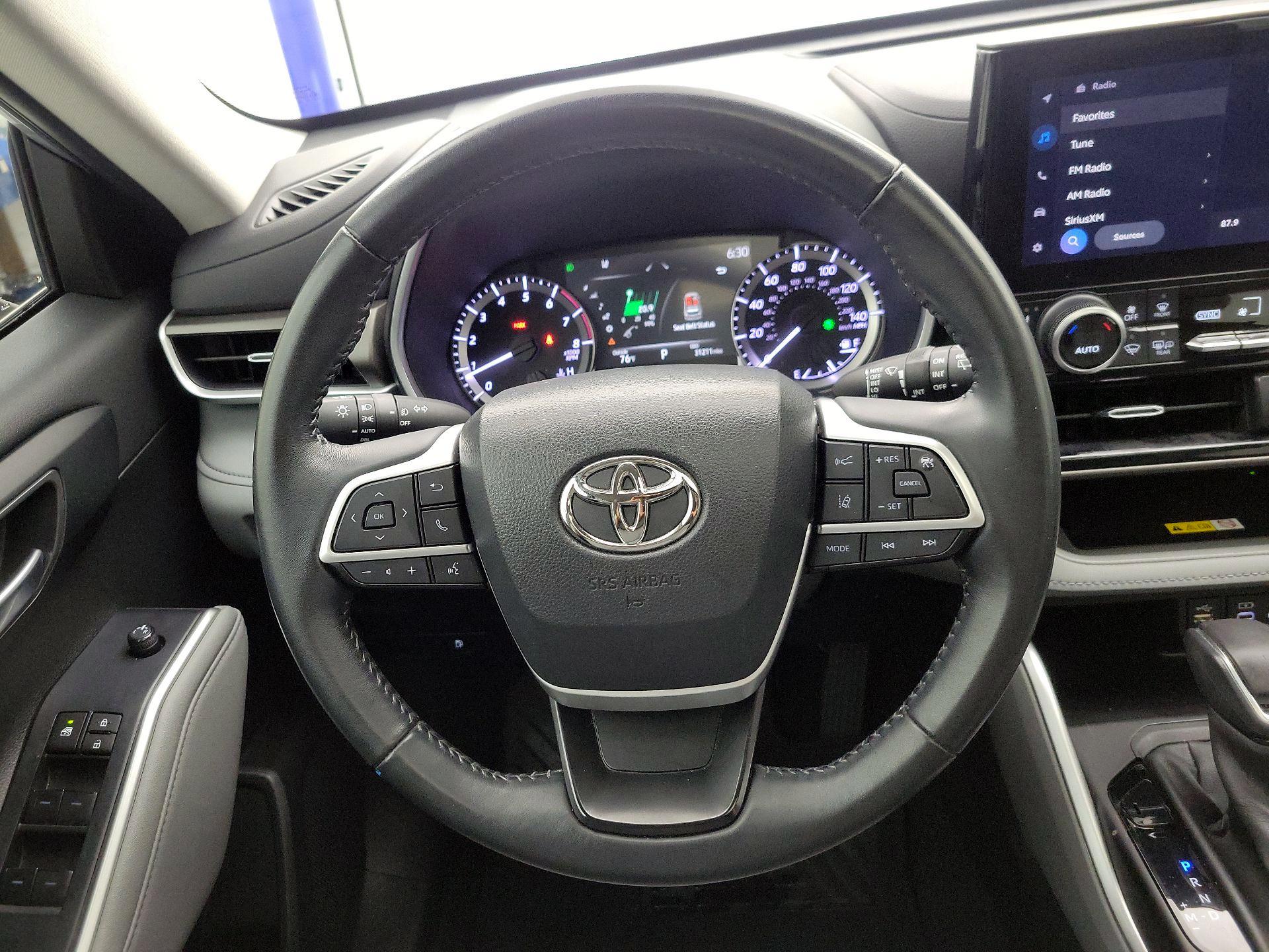 Thumbnail: 2023 Toyota Highlander - 10