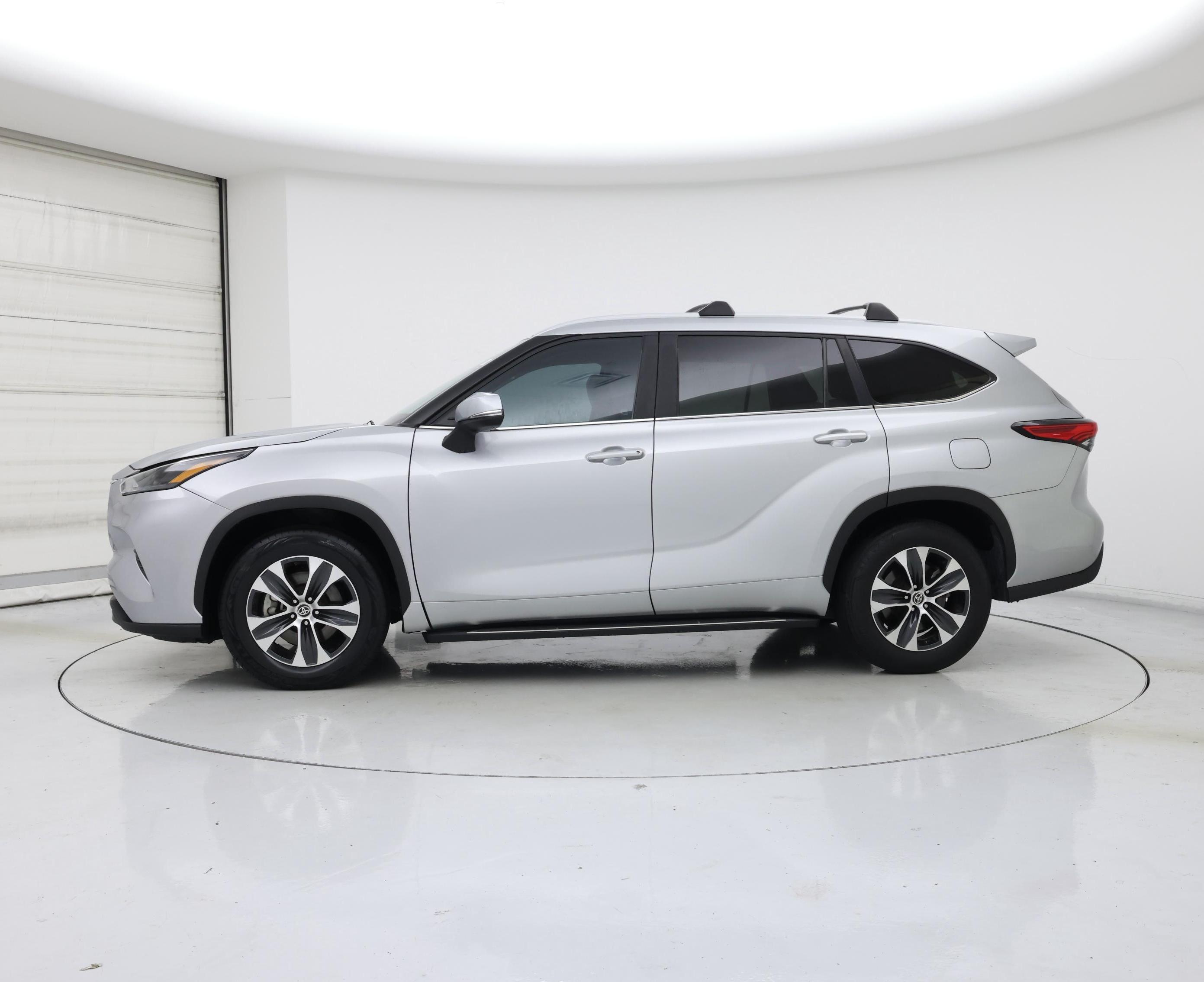 Thumbnail: 2023 Toyota Highlander - 3