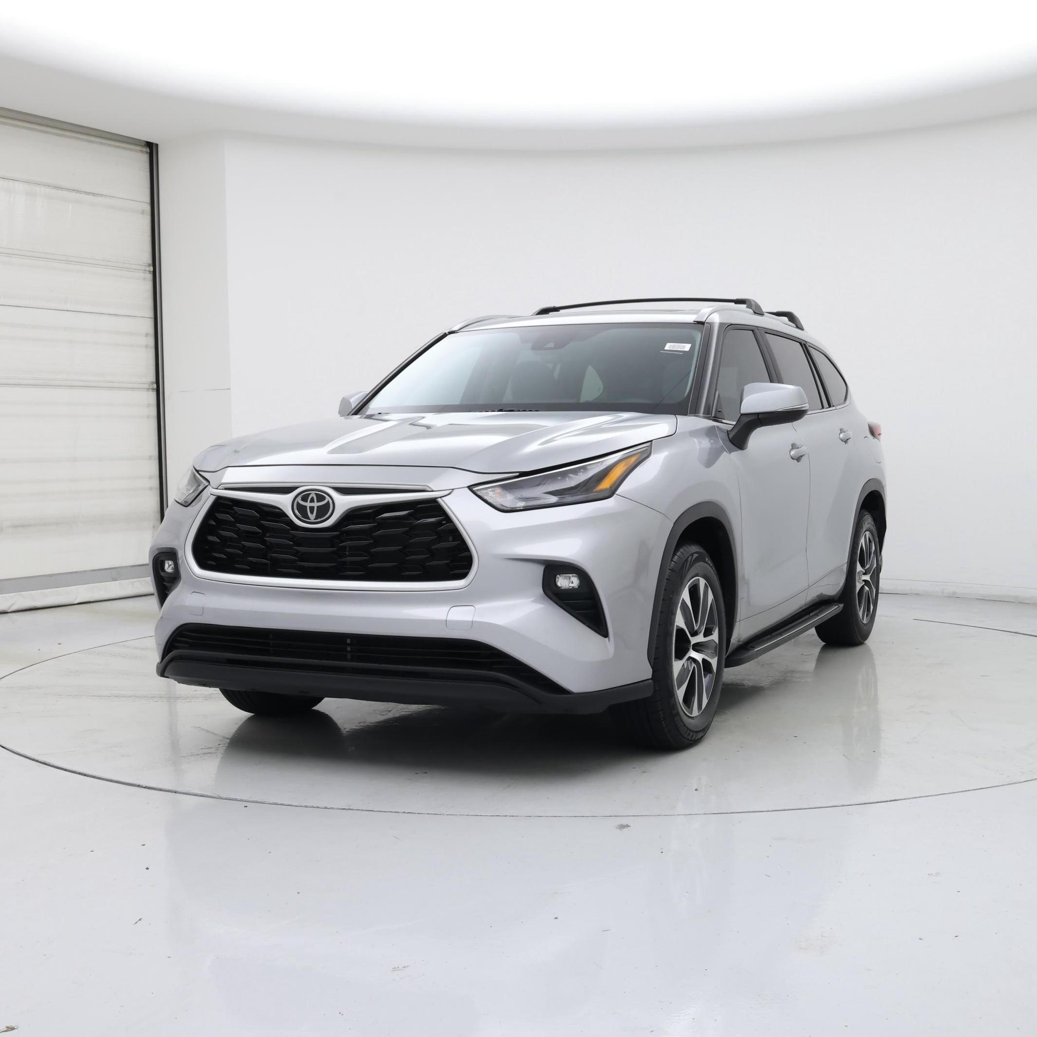 Thumbnail: 2023 Toyota Highlander - 4
