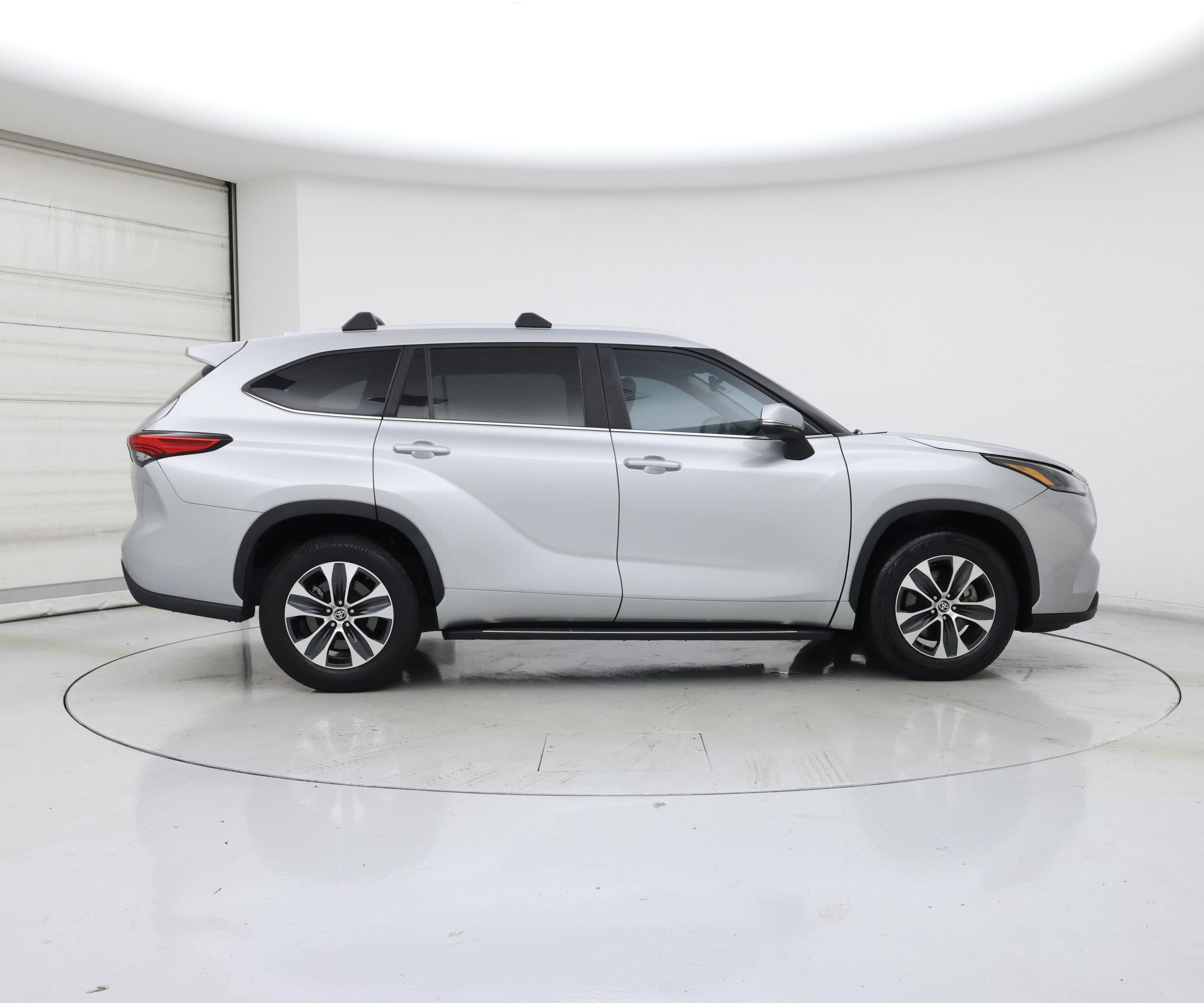 Thumbnail: 2023 Toyota Highlander - 7