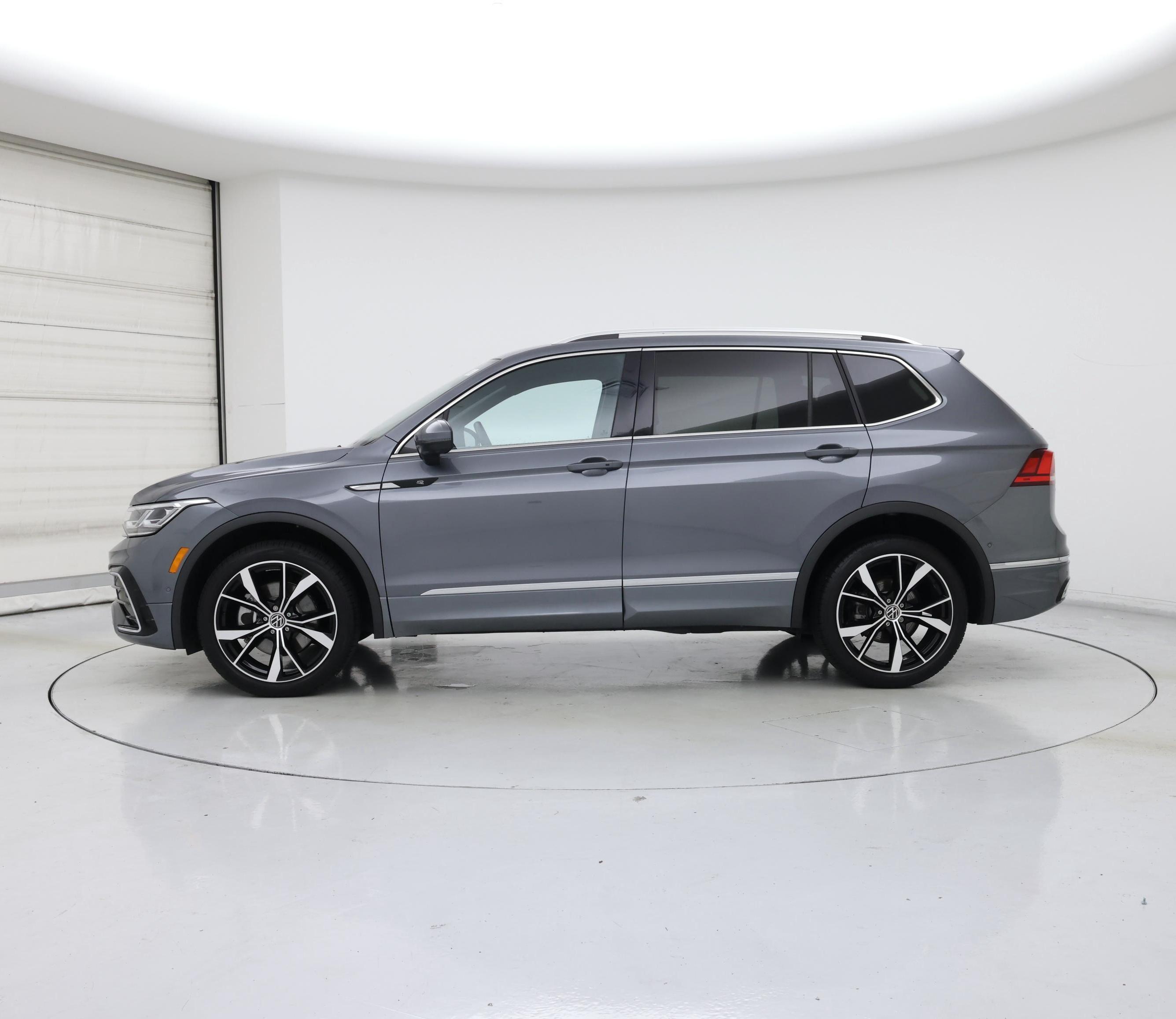 Thumbnail: 2024 Volkswagen Tiguan - 3