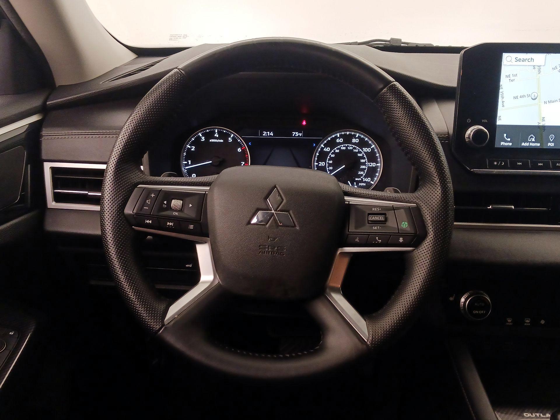 Thumbnail: 2022 Mitsubishi Outlander - 10