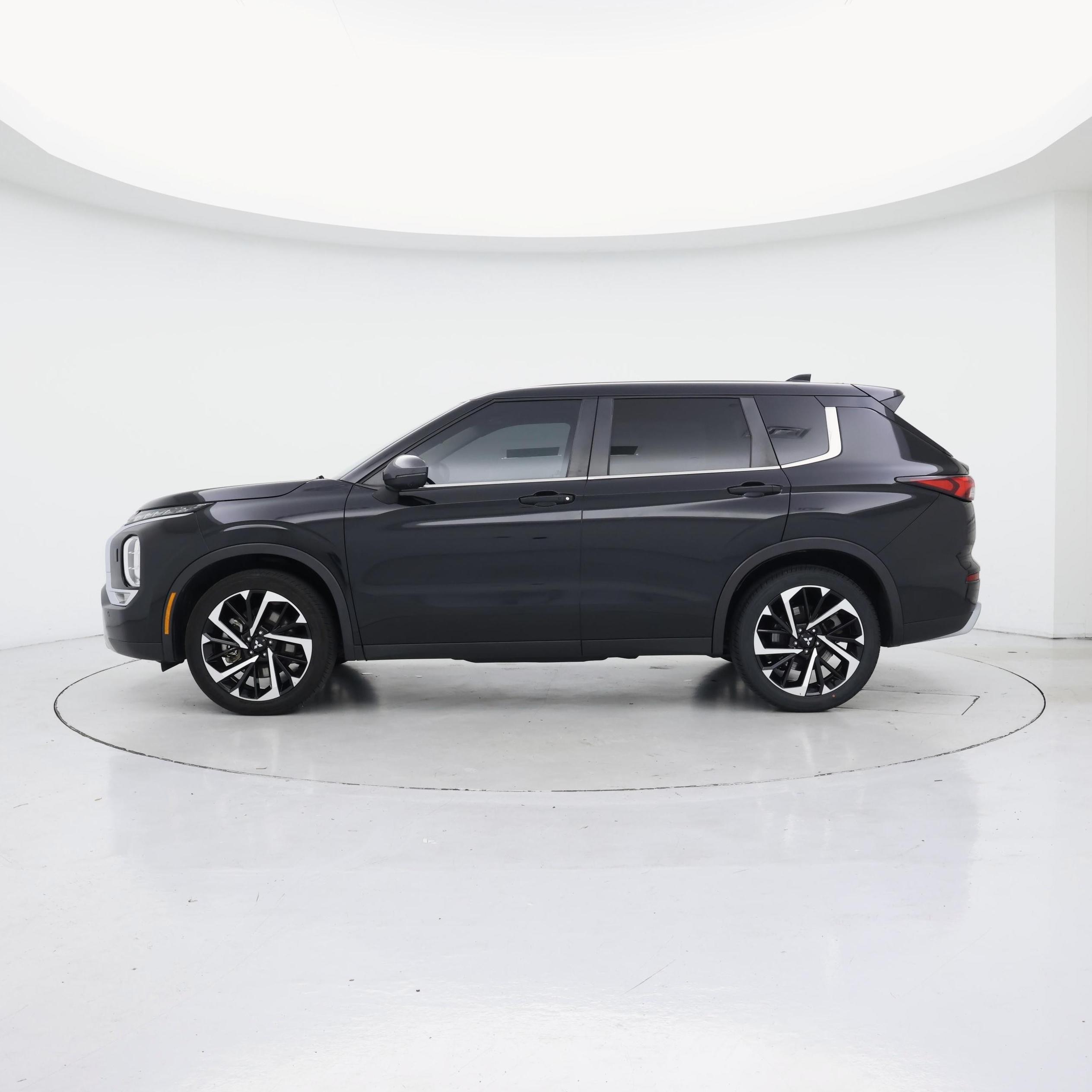 Thumbnail: 2022 Mitsubishi Outlander - 3