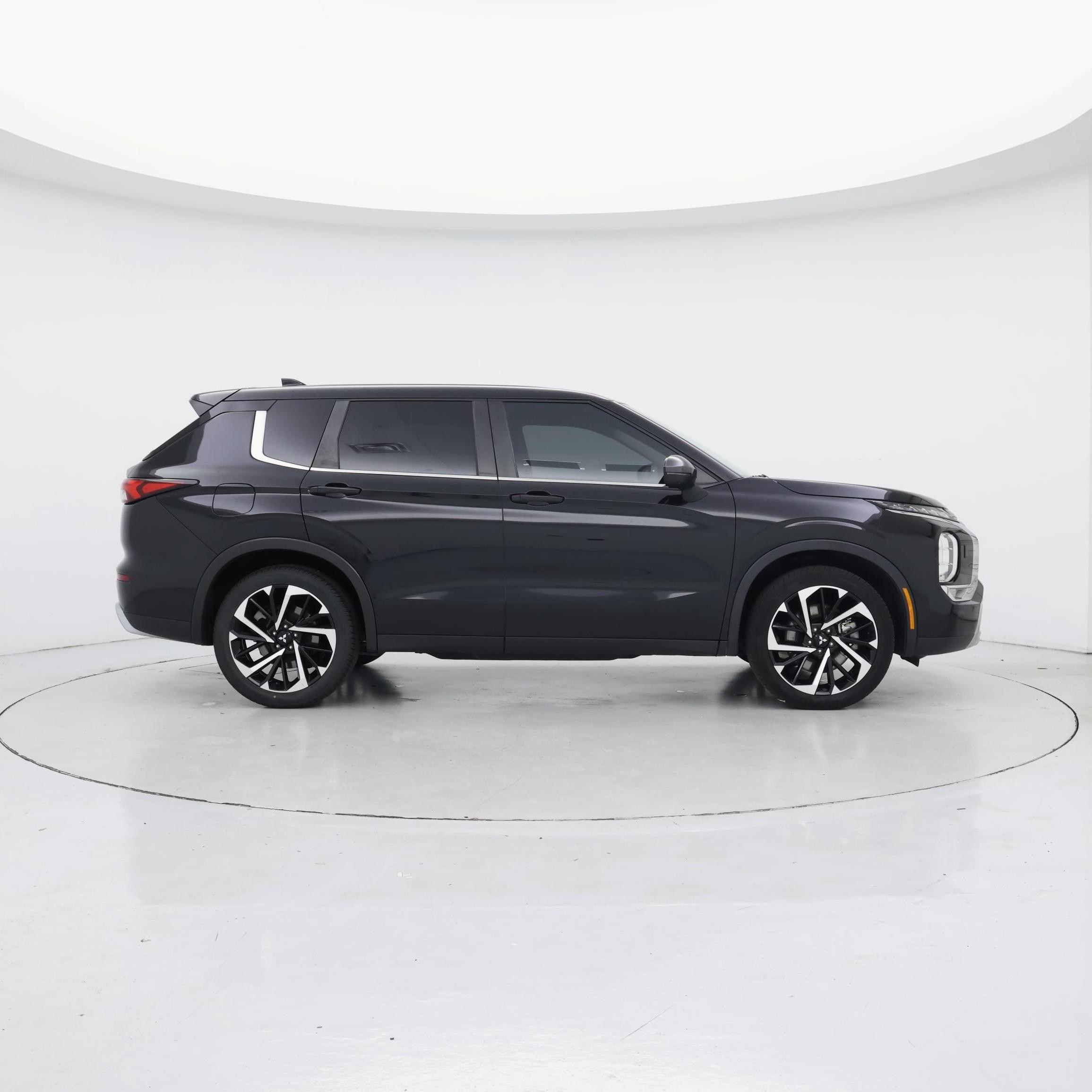 Thumbnail: 2022 Mitsubishi Outlander - 7