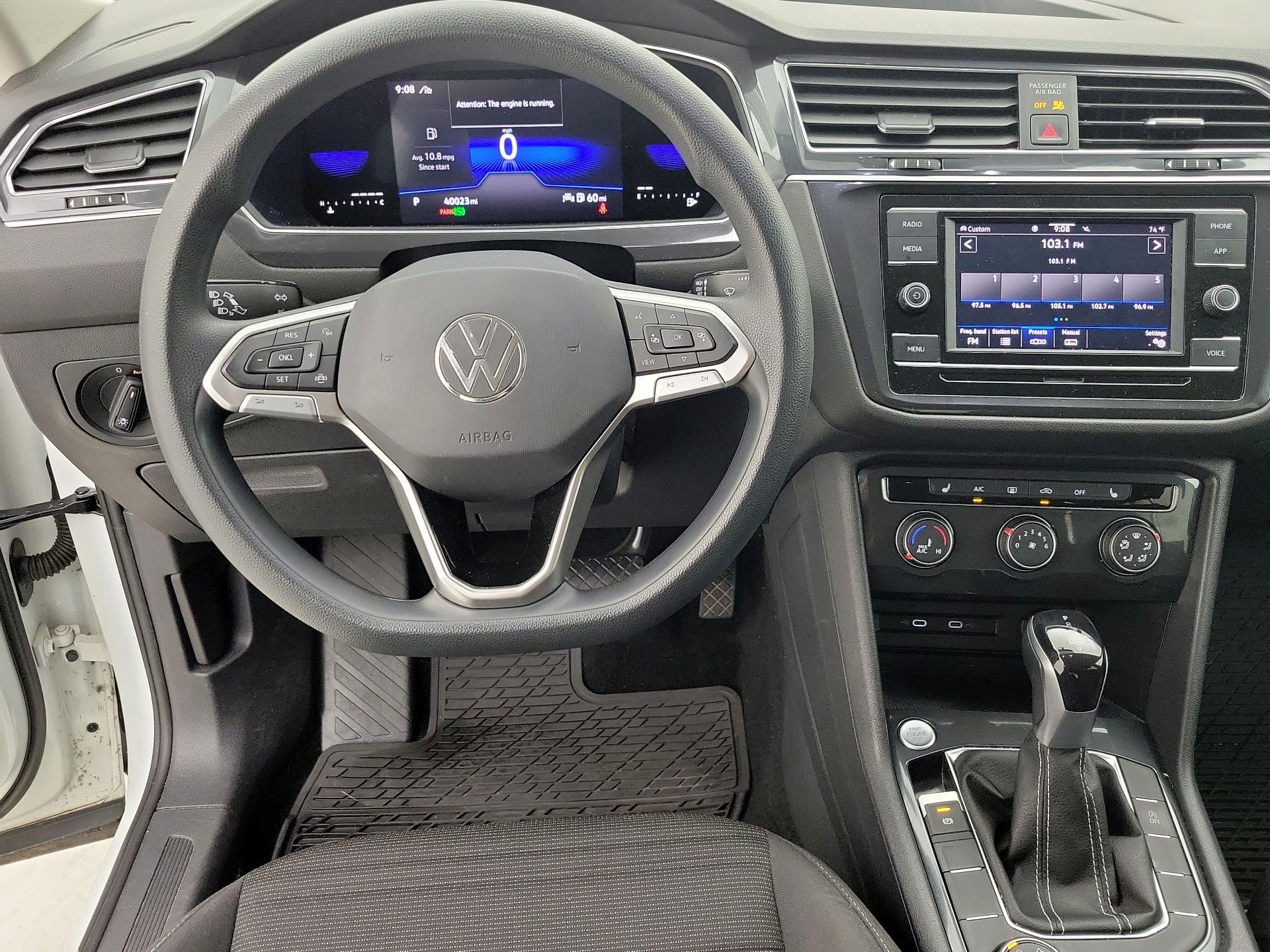 Thumbnail: 2022 Volkswagen Tiguan - 10