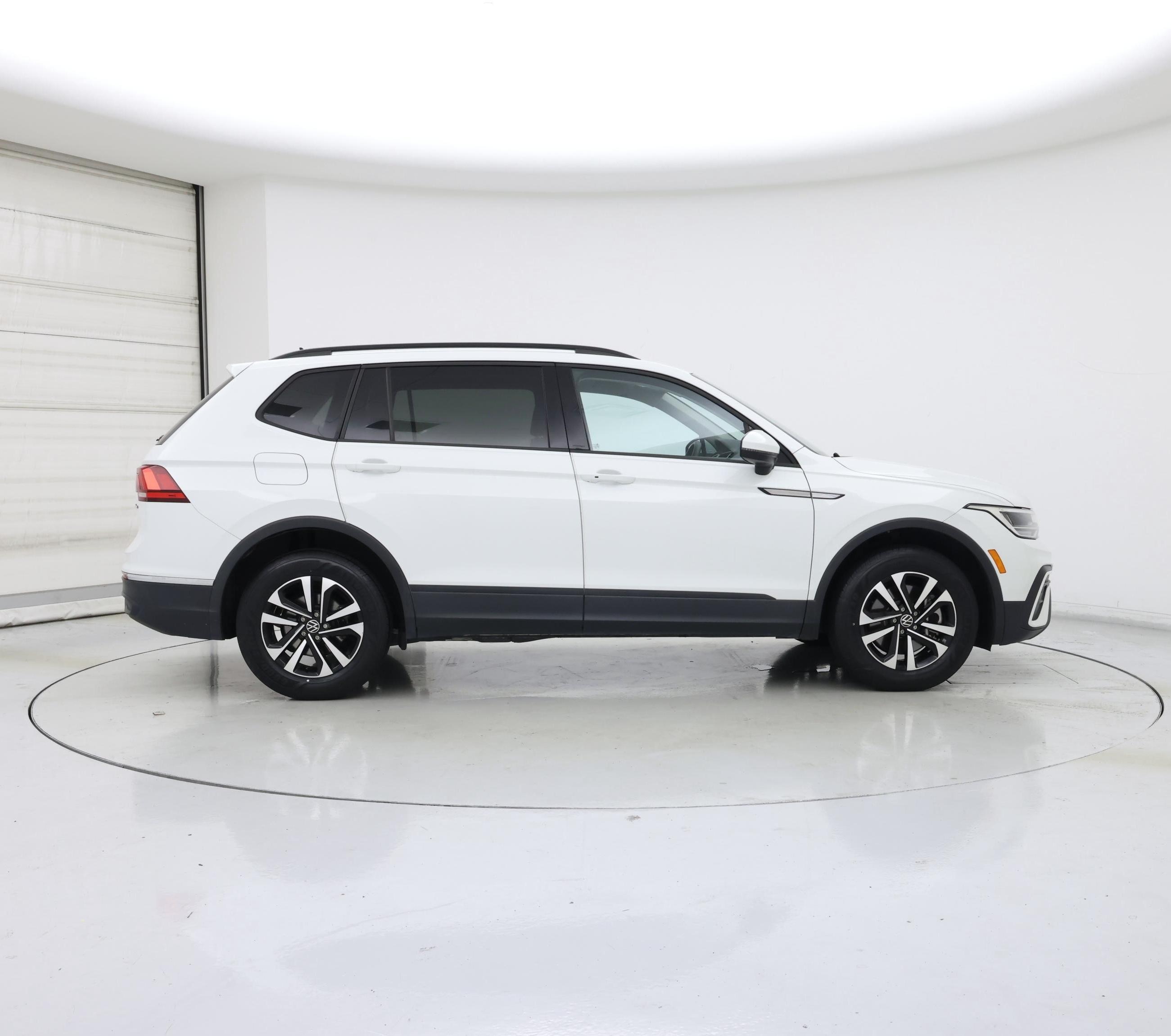 Thumbnail: 2022 Volkswagen Tiguan - 7