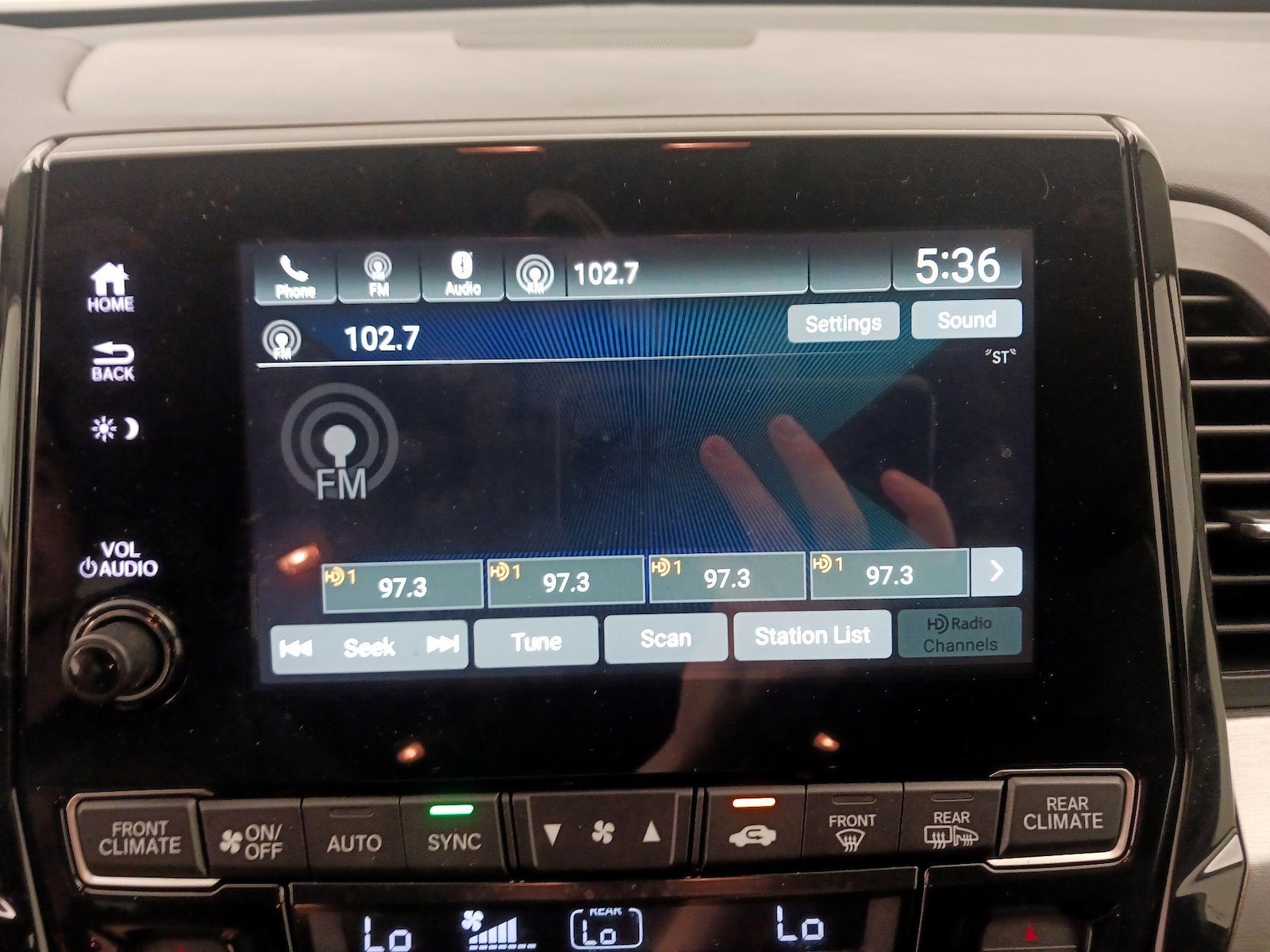 2024 Honda Odyssey EX-L - Photo 16
