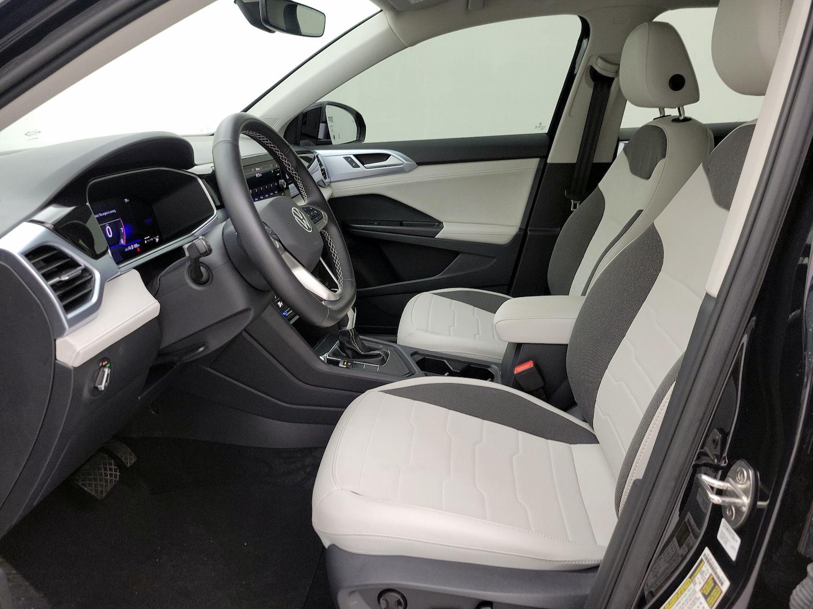 2025 Volkswagen Taos SE - Photo 12